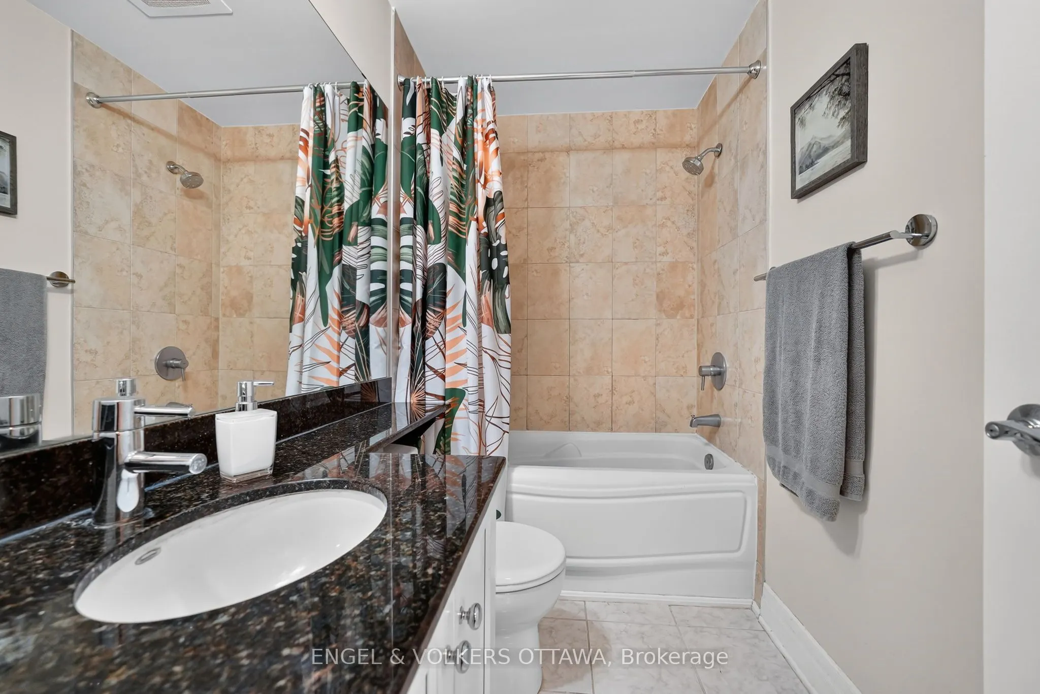 245 Kent Street #706