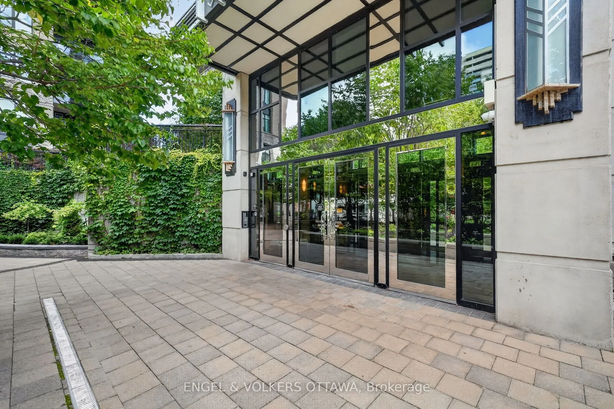 245 Kent Street #706