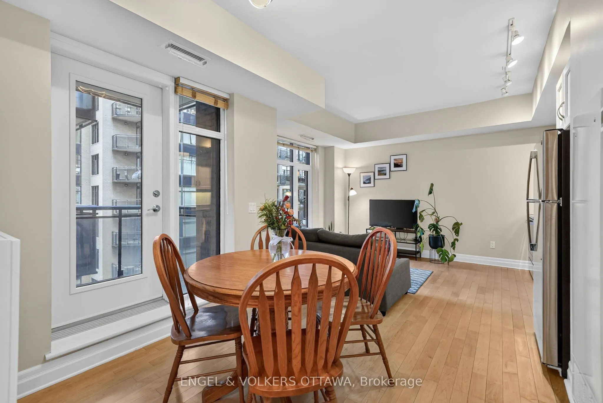 245 Kent Street #706