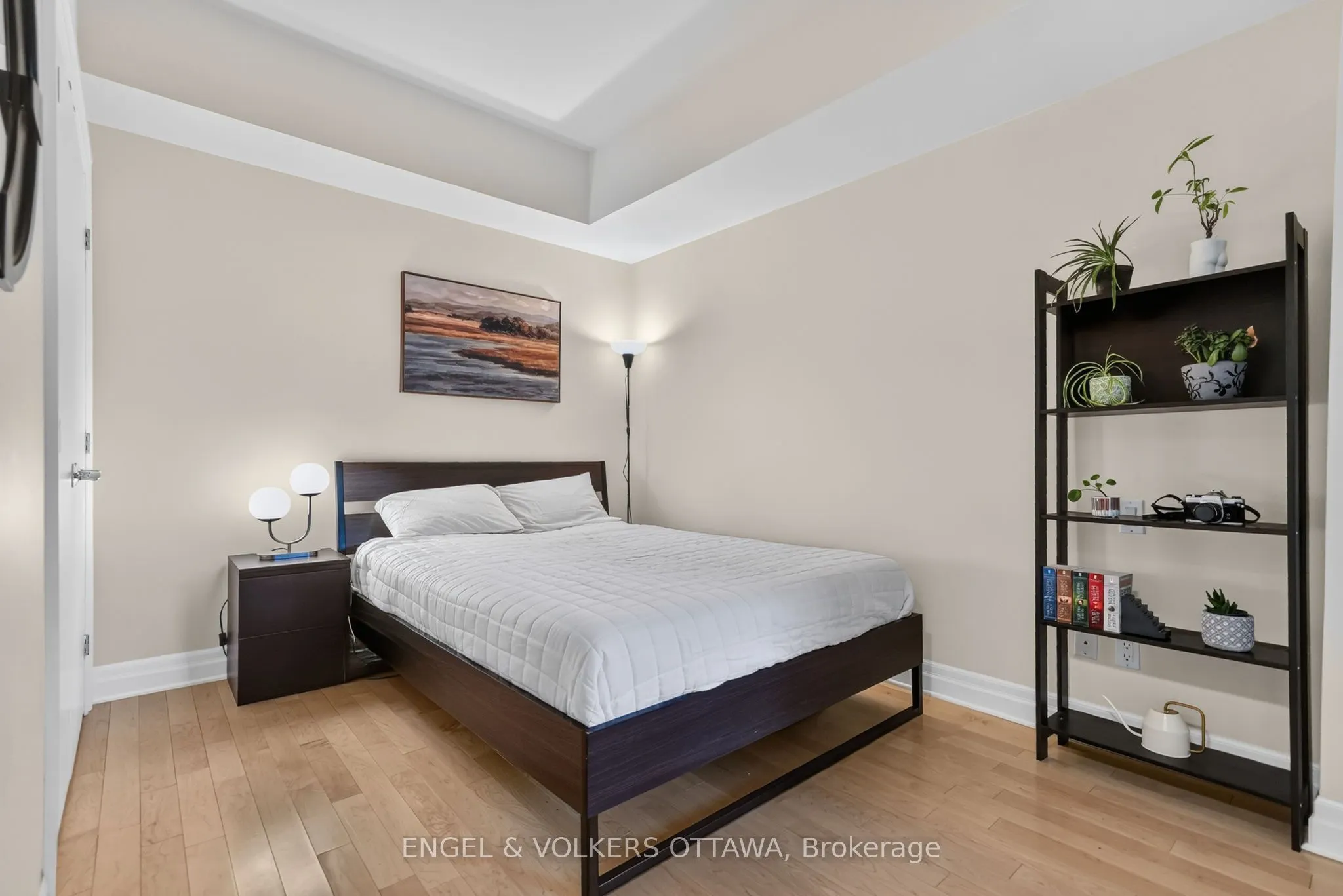 245 Kent Street #706