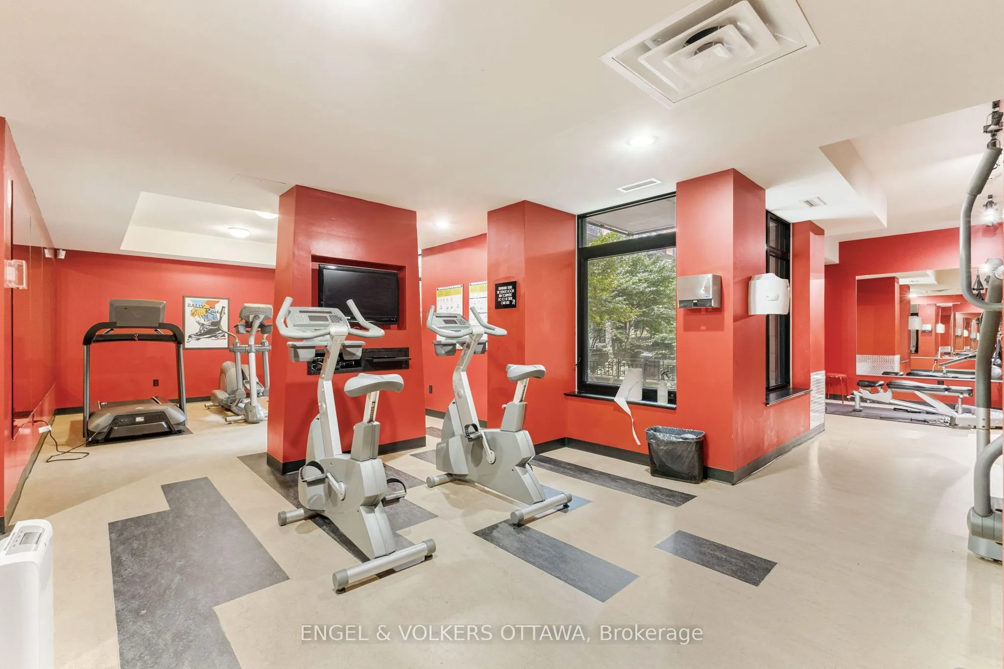 245 Kent Street #706