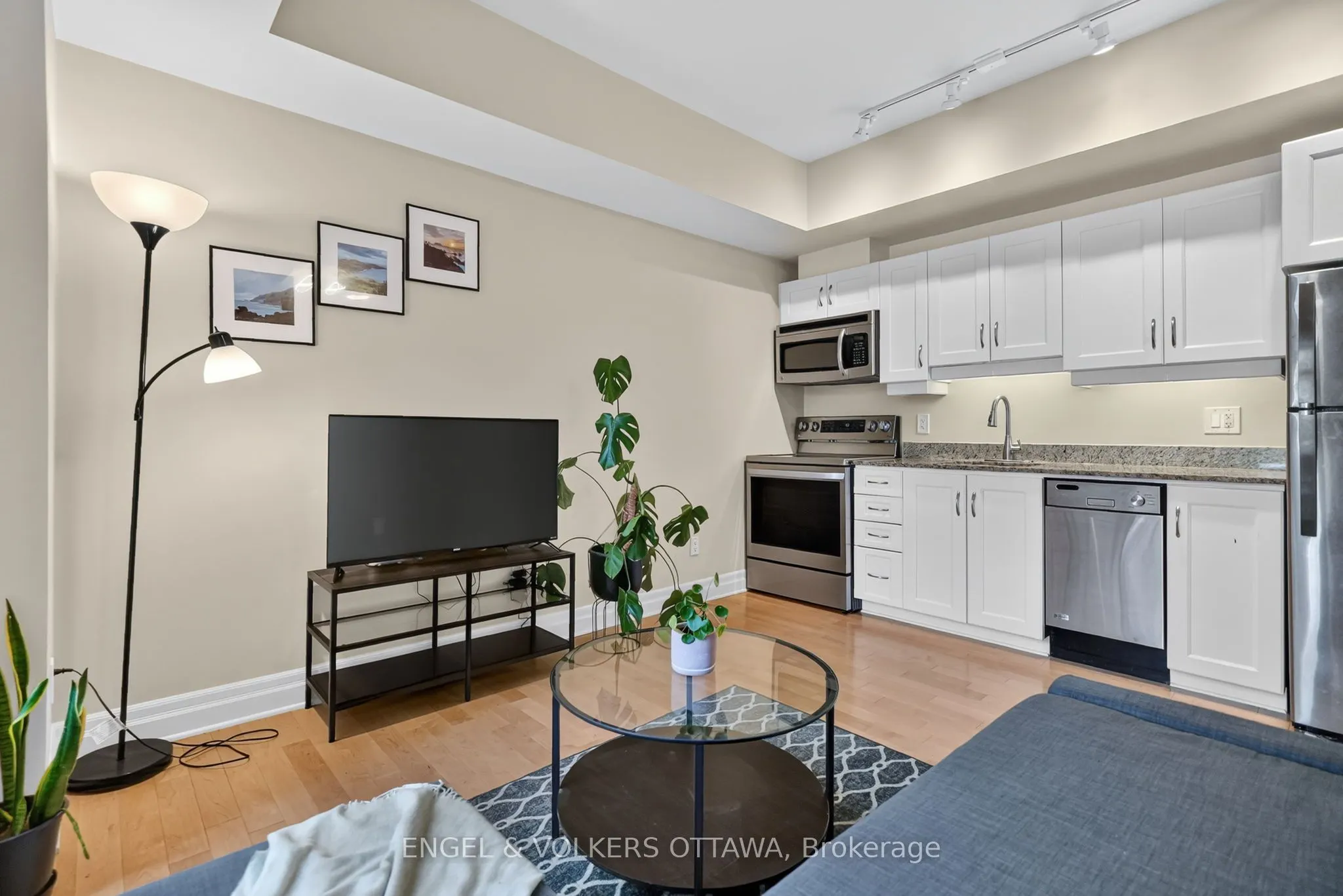 245 Kent Street #706