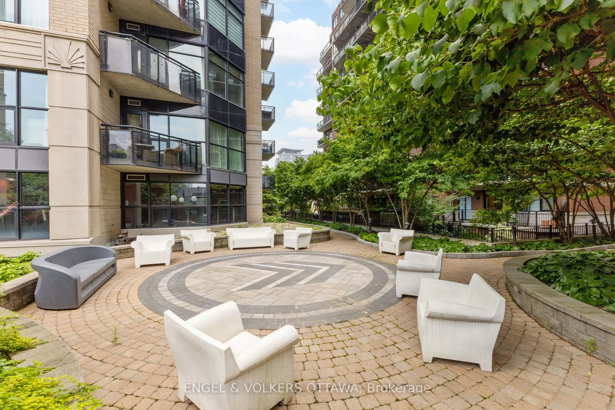 245 Kent Street #706