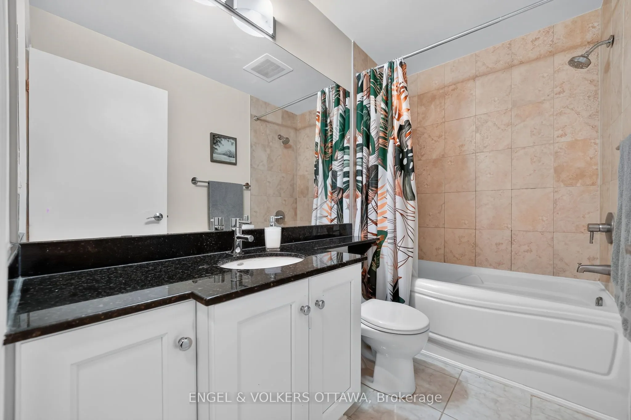 245 Kent Street #706
