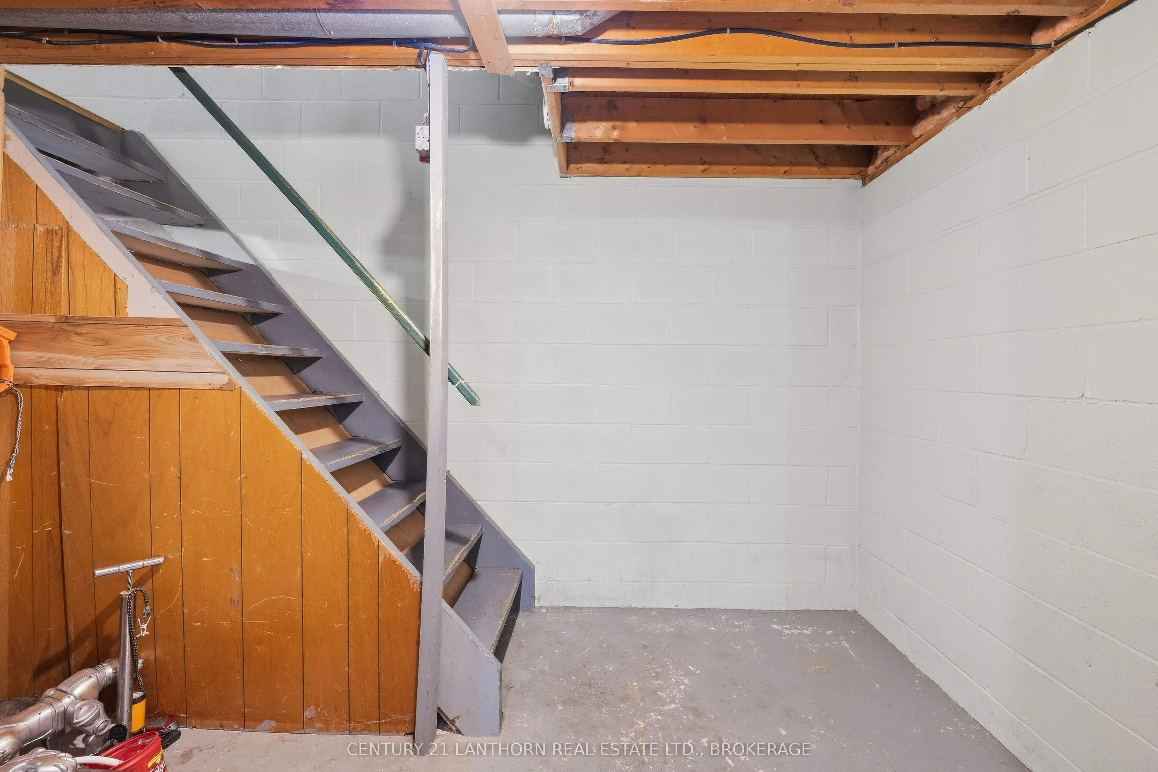 16 Winchester Drive #8