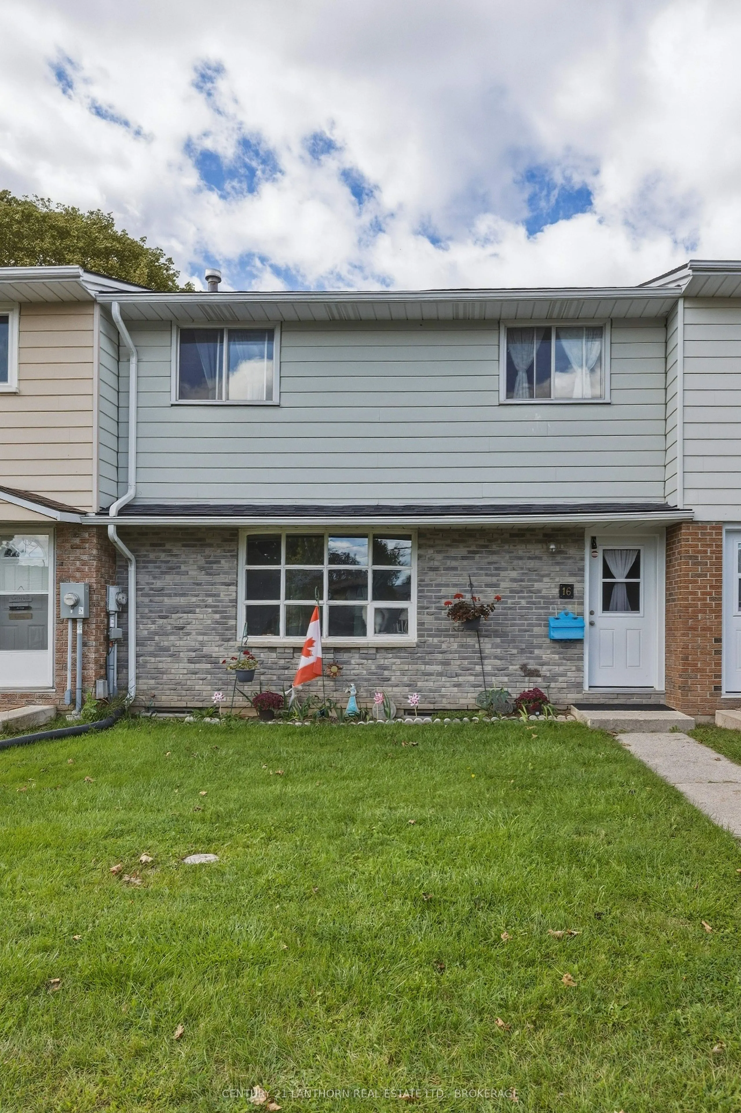 16 Winchester Drive #8