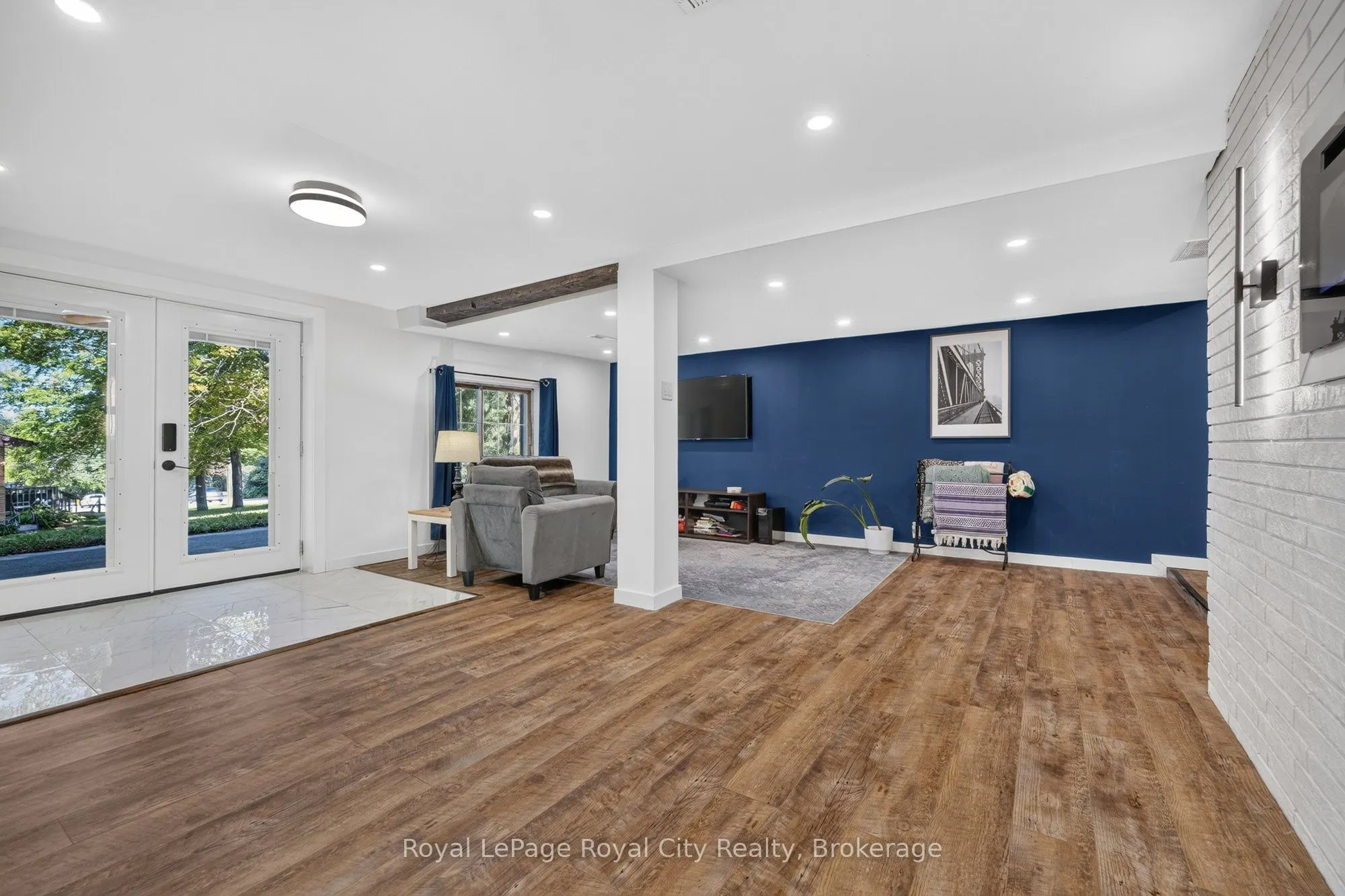 393 Main Street S