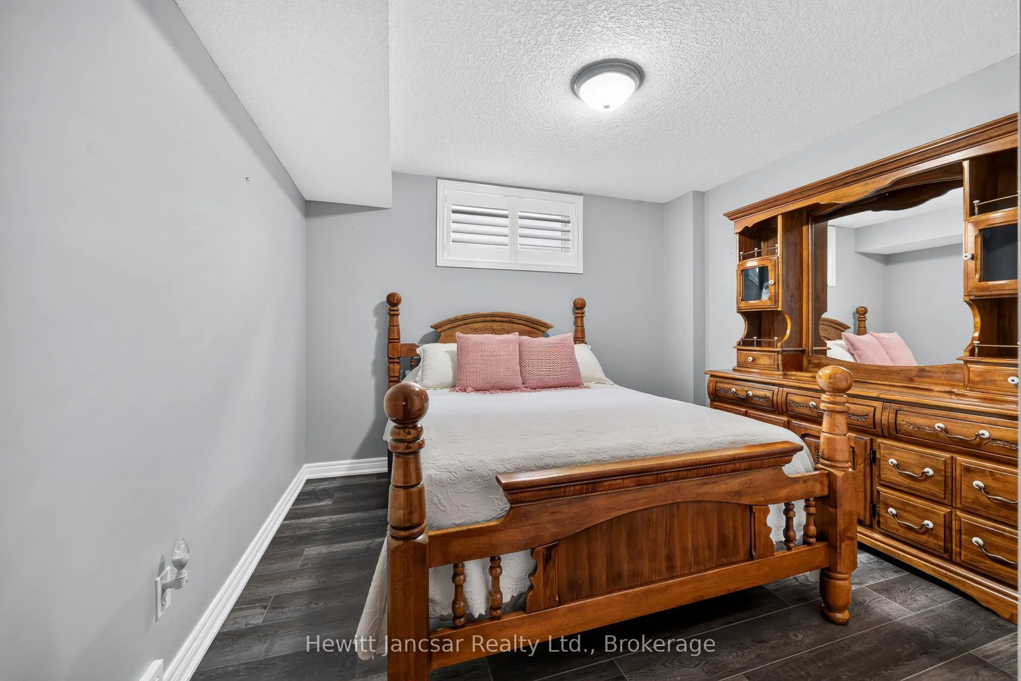 106 Kingfisher Avenue