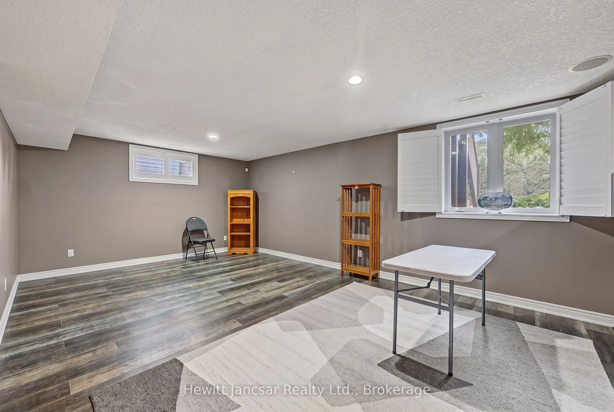 106 Kingfisher Avenue