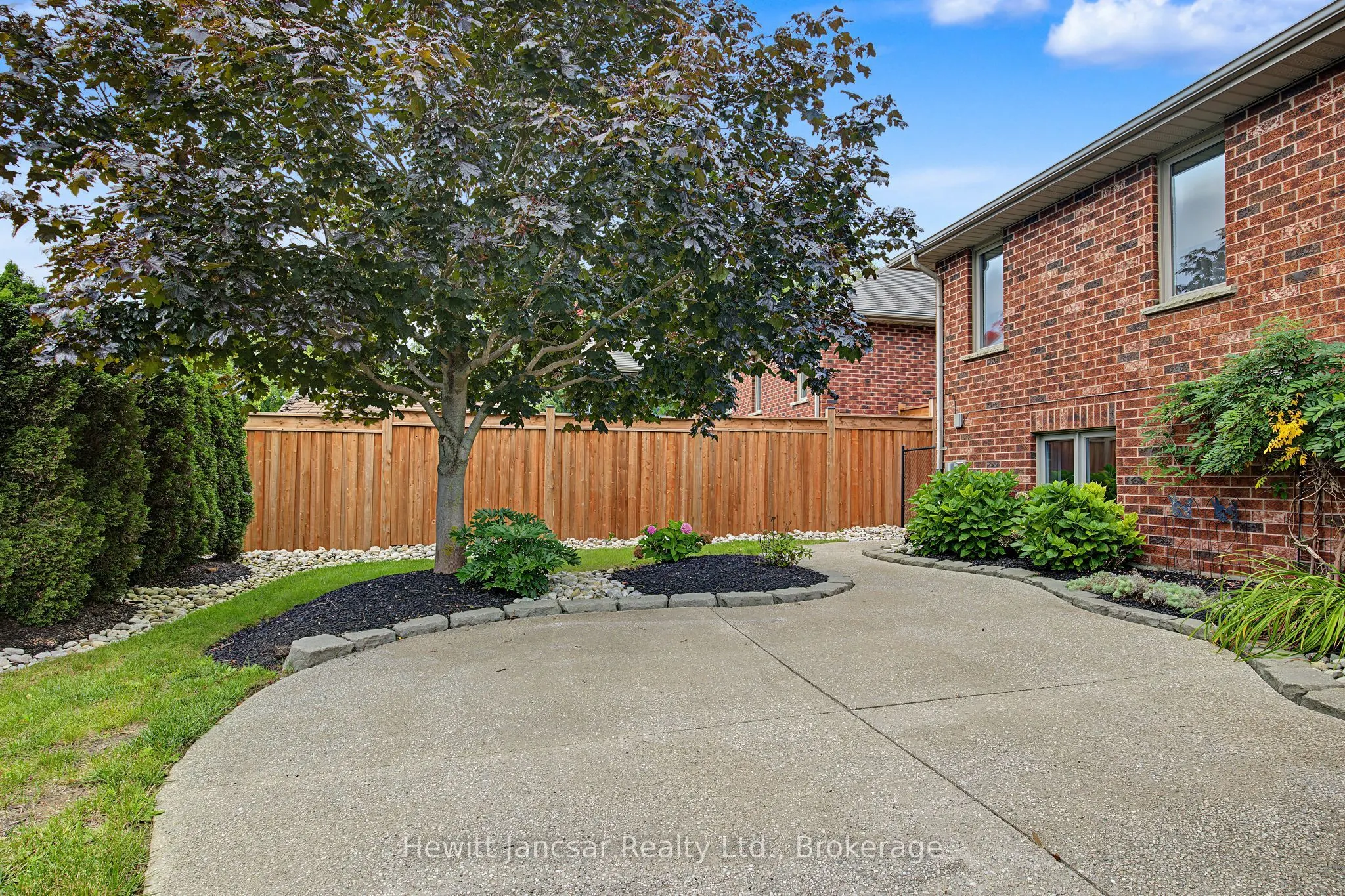 106 Kingfisher Avenue