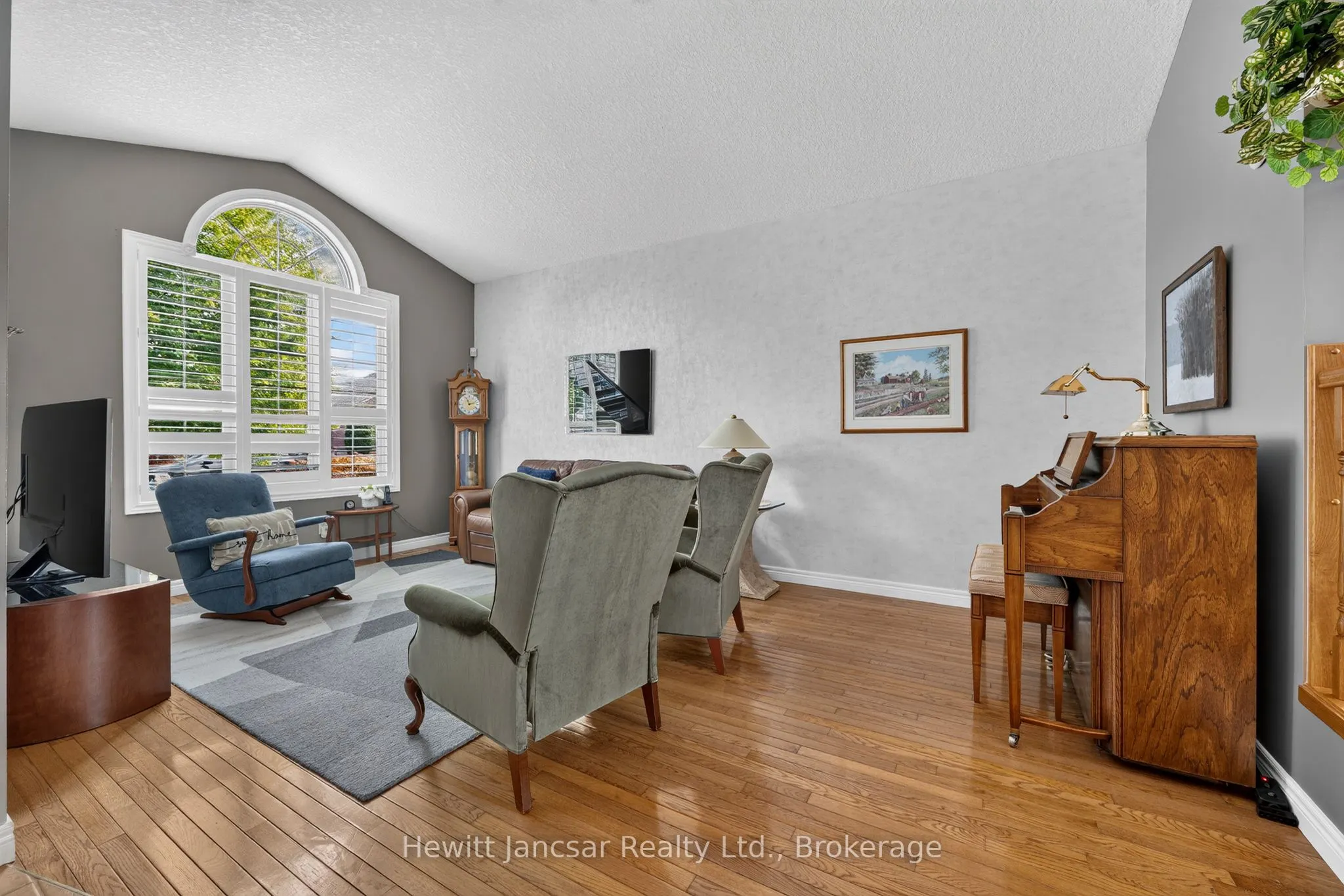 106 Kingfisher Avenue