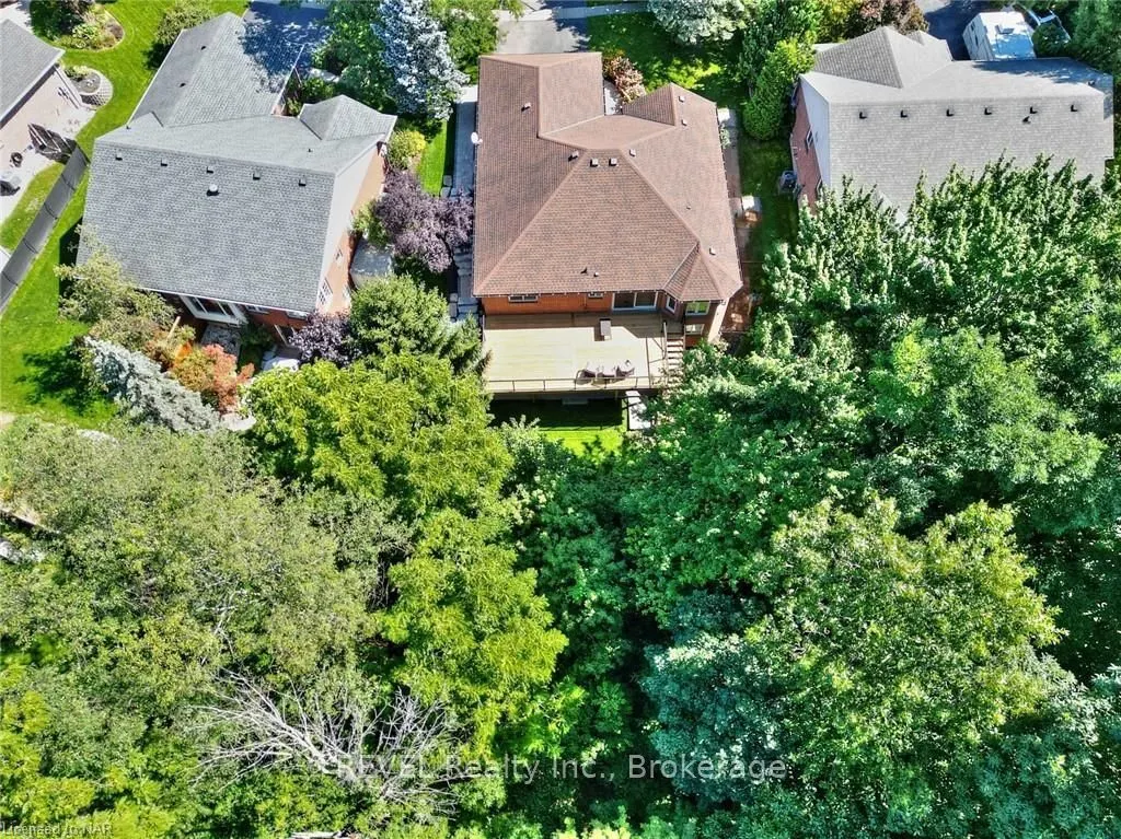 26 Oakridge Boulevard