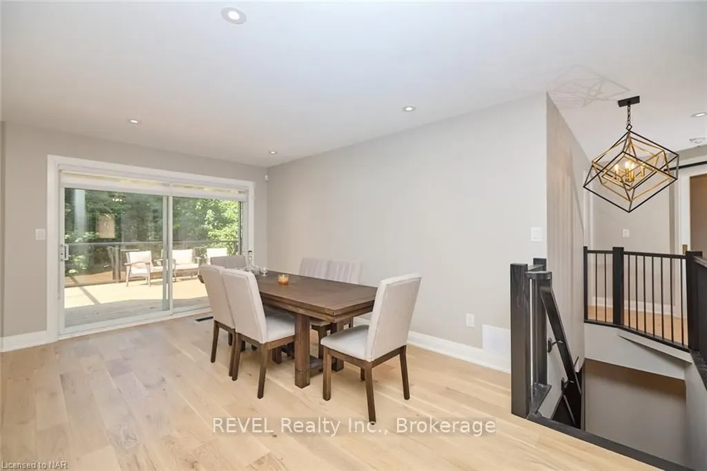 26 Oakridge Boulevard