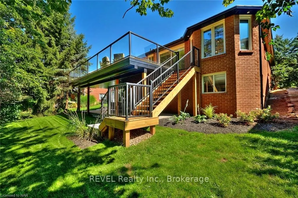 26 Oakridge Boulevard