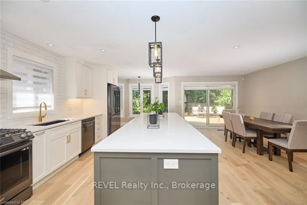 26 Oakridge Boulevard