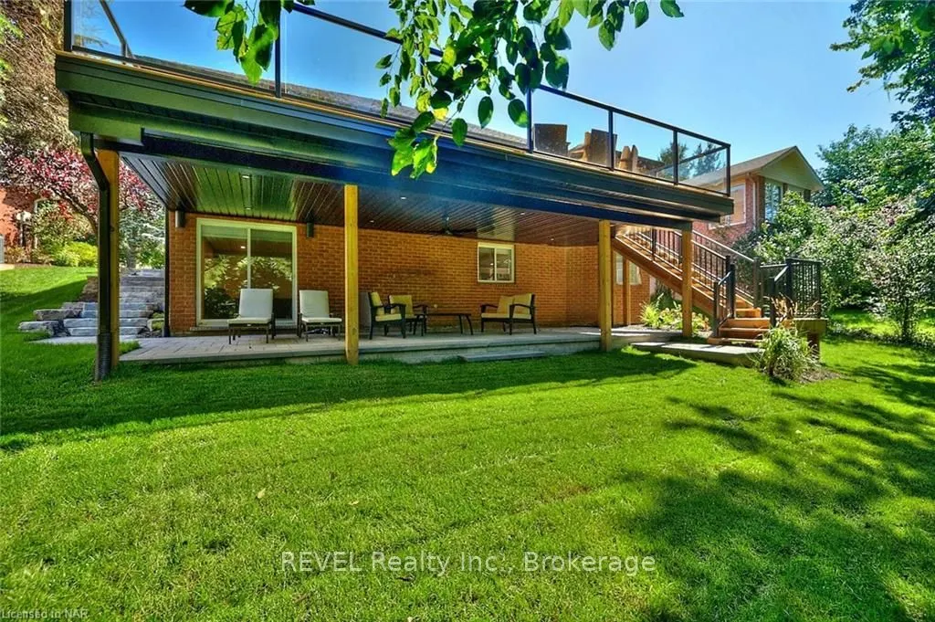 26 Oakridge Boulevard