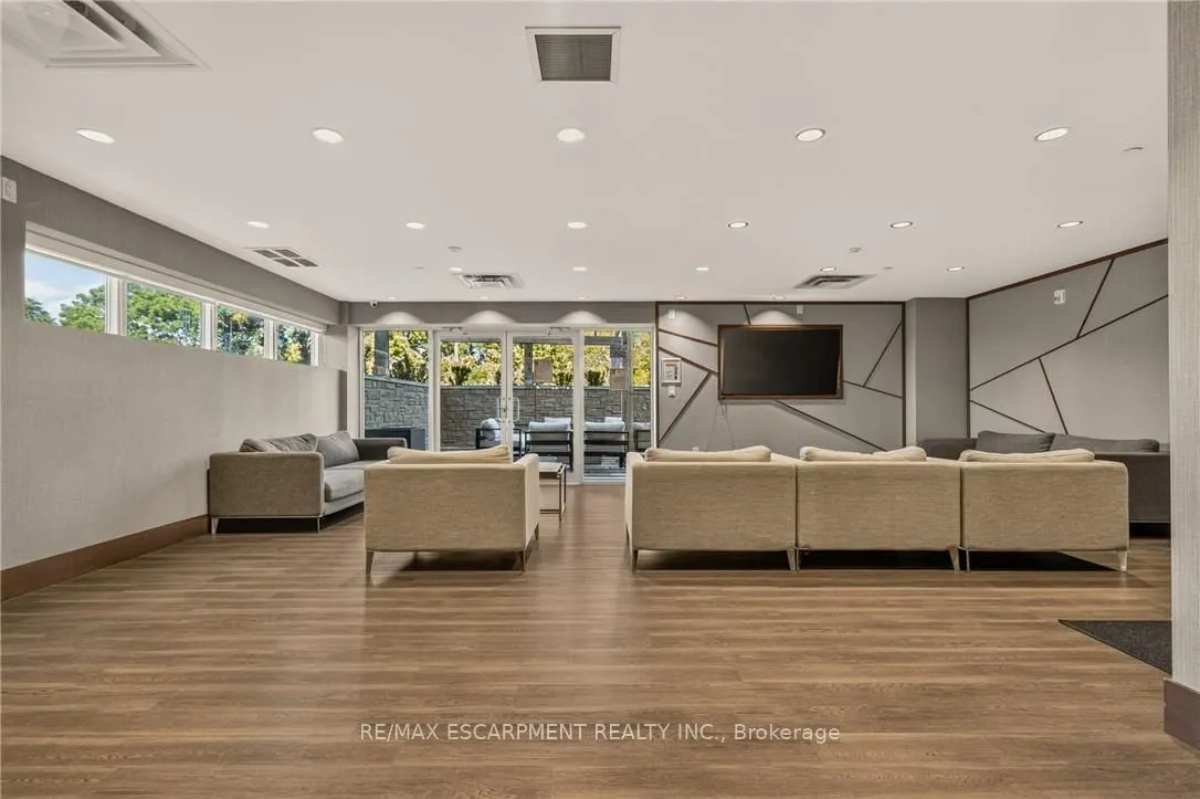 16 MARKLE Crescent #413