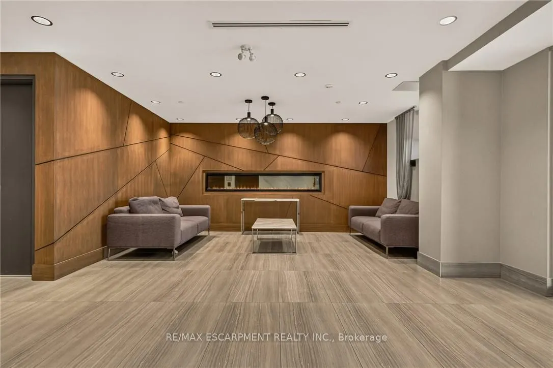 16 MARKLE Crescent #413