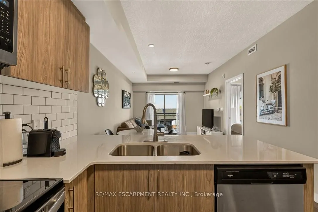 16 MARKLE Crescent #413