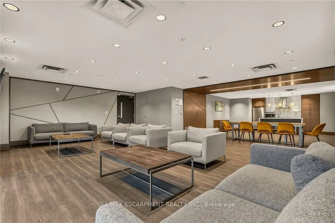 16 MARKLE Crescent #413