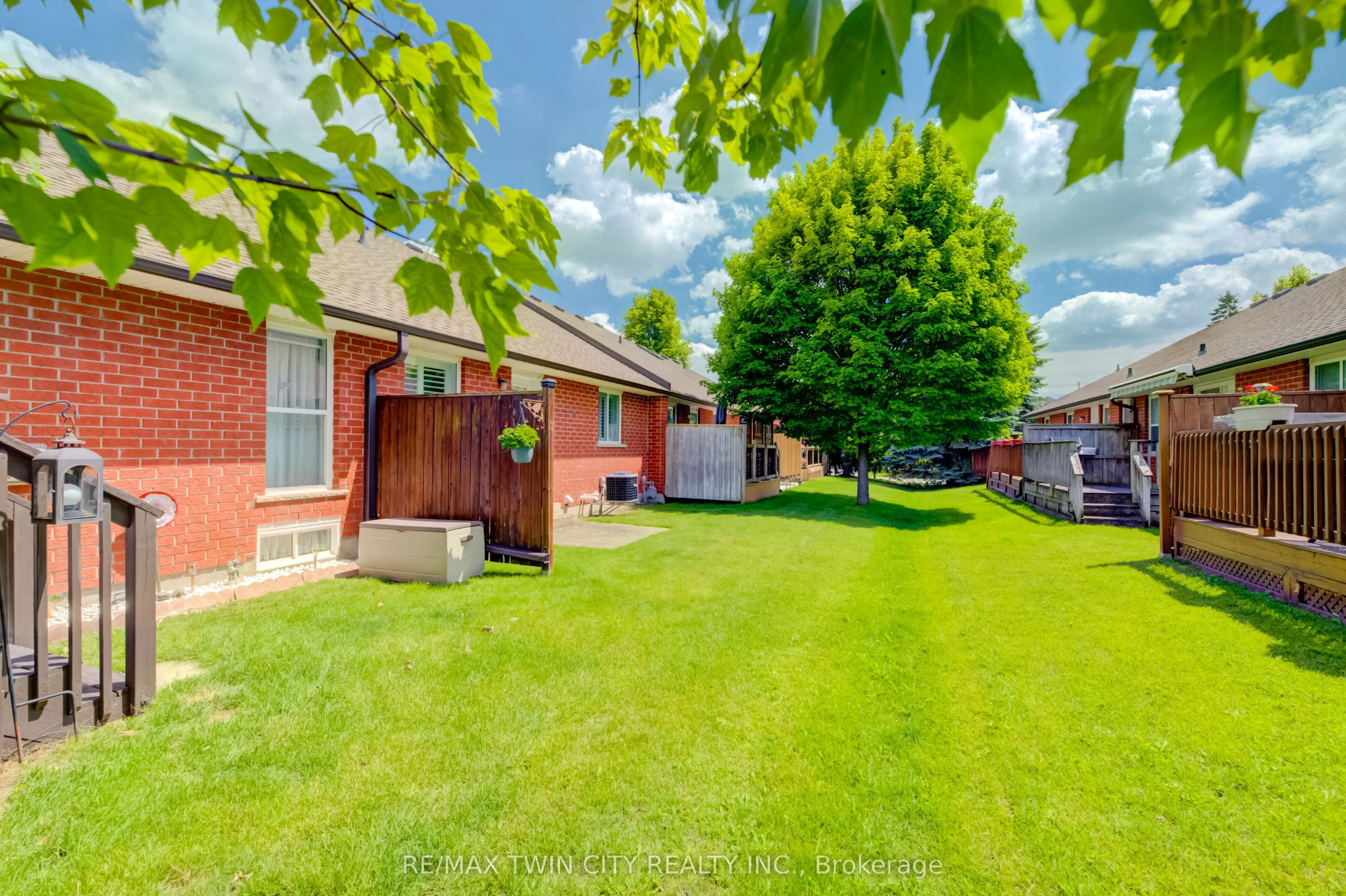 10 ISHERWOOD Avenue #18