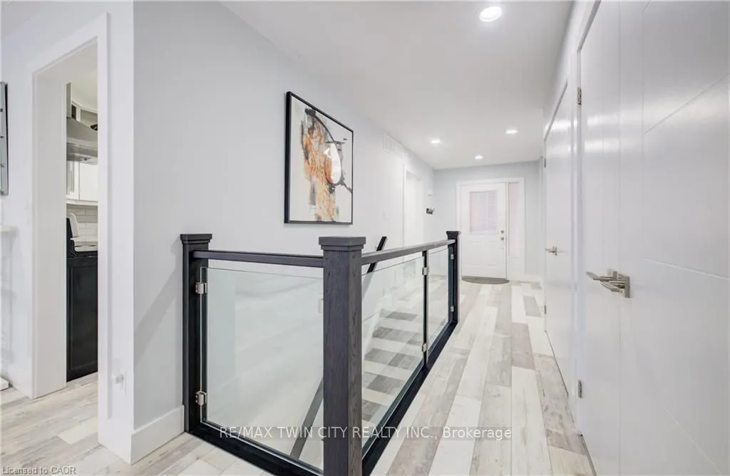 10 ISHERWOOD Avenue #18