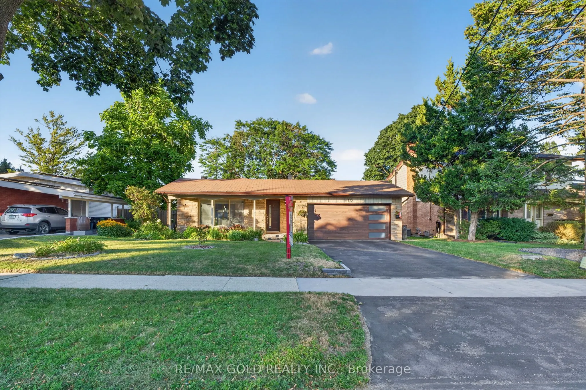 16 Monterey Road