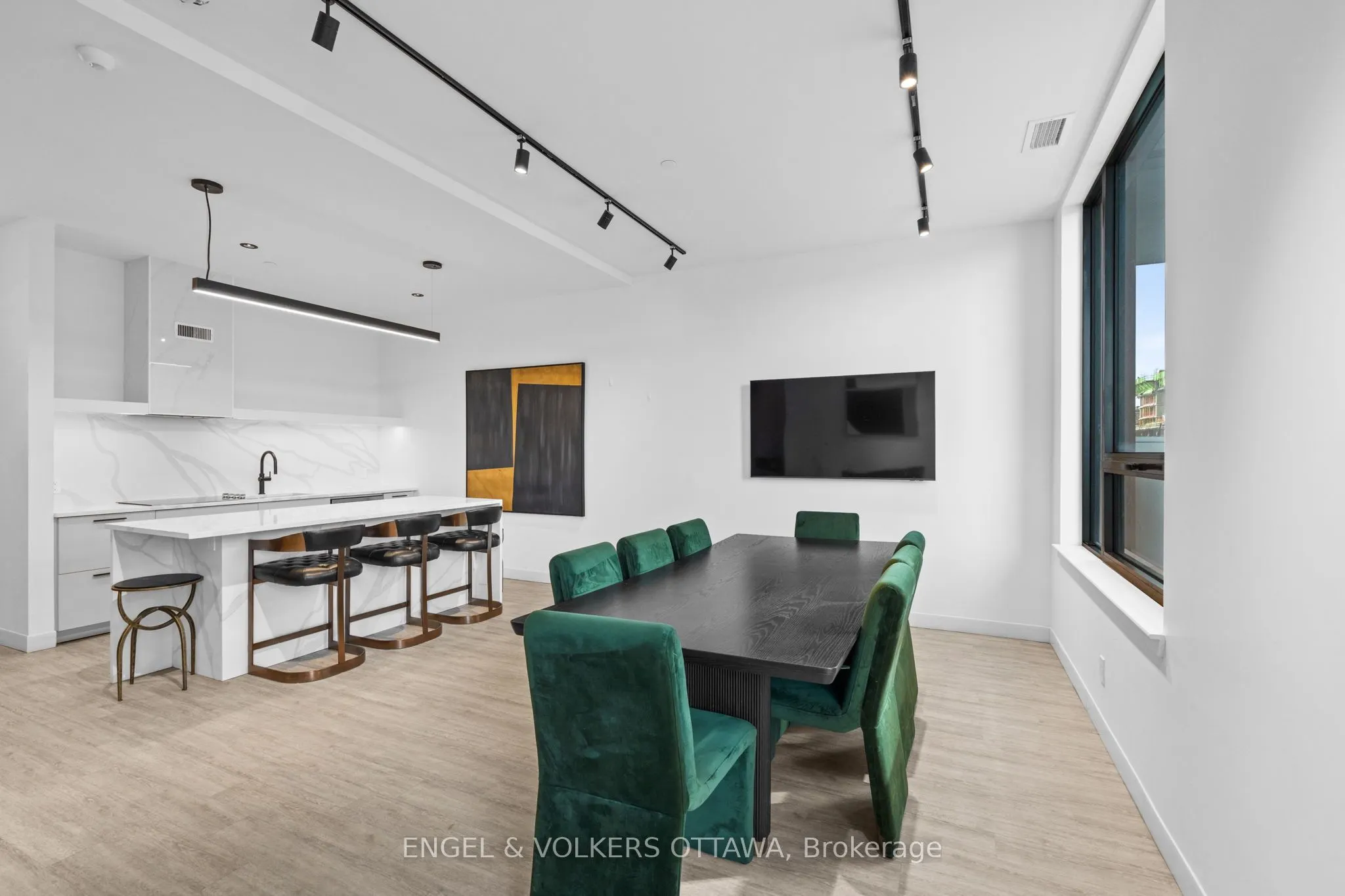 180 George Street #1802