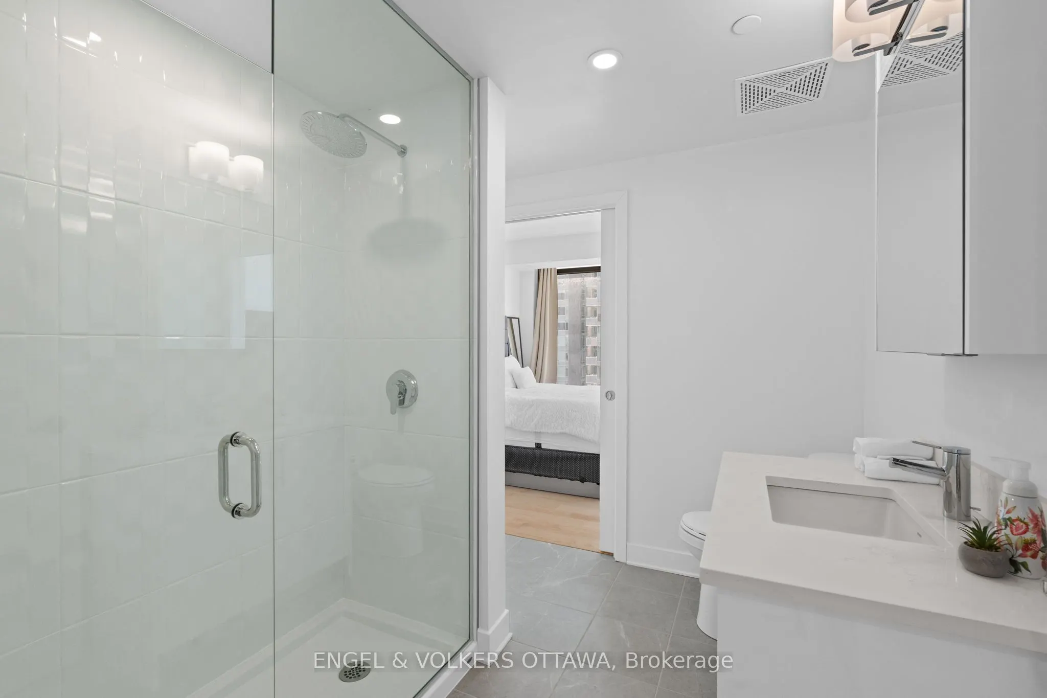 180 George Street #1802