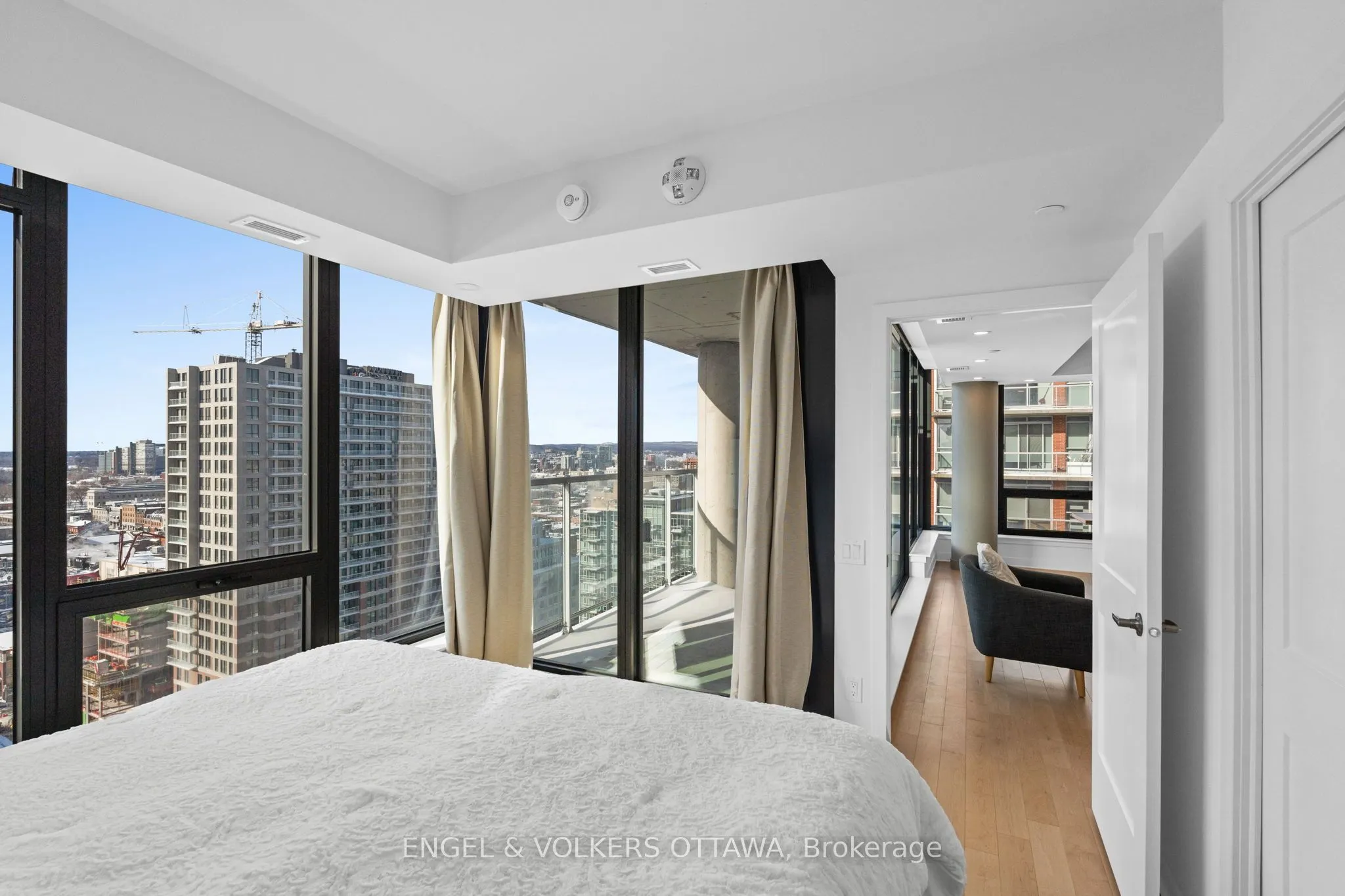 180 George Street #1802