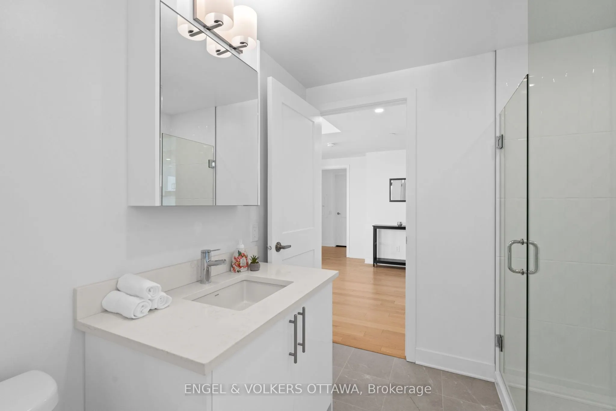 180 George Street #1802