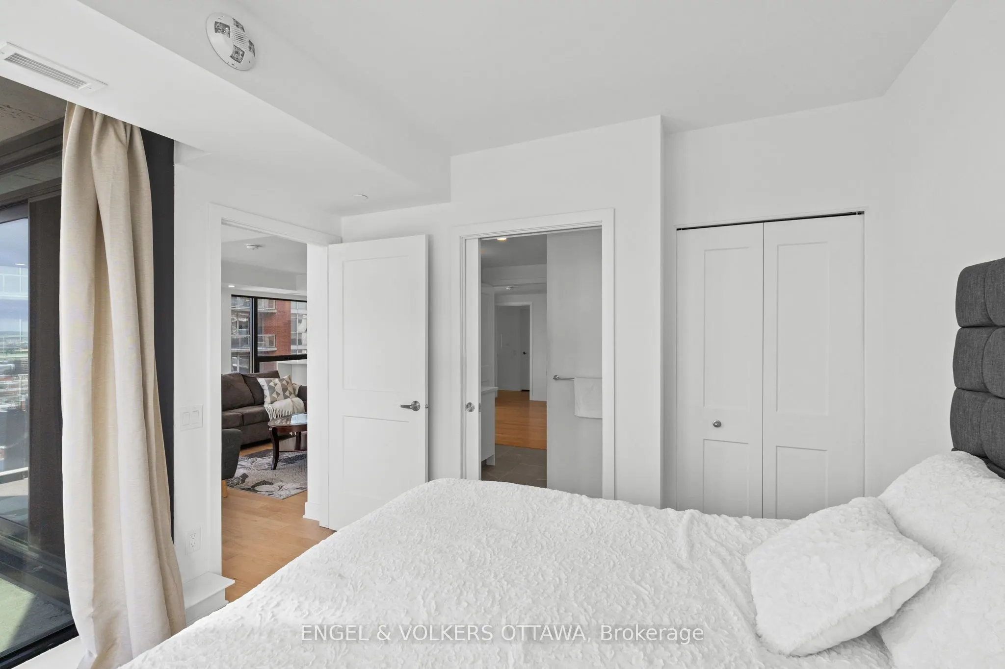 180 George Street #1802