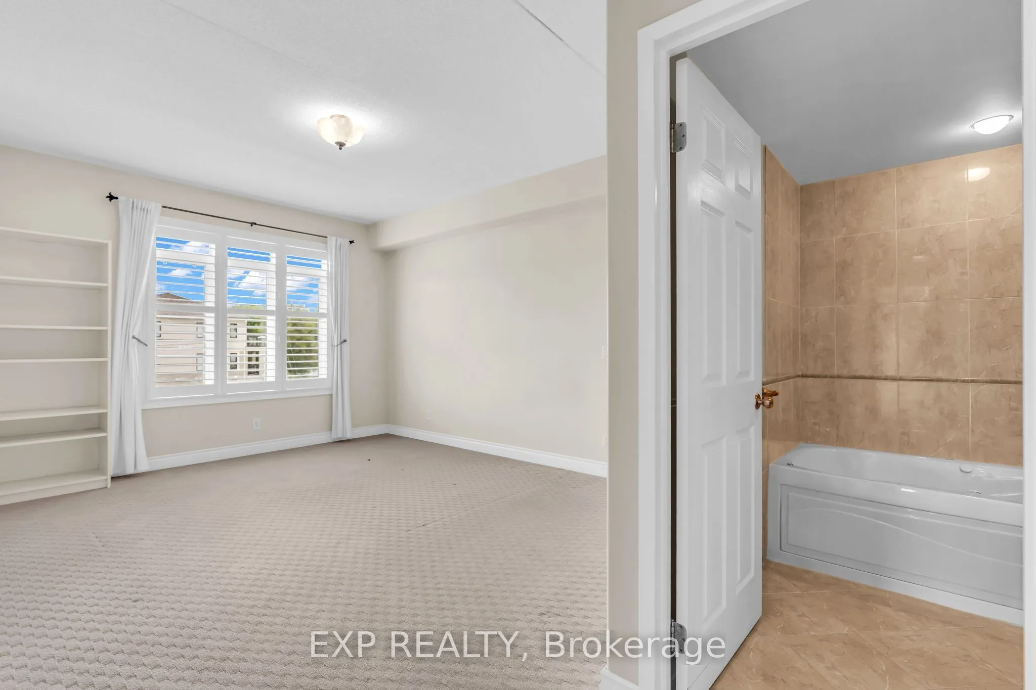 10 Bay Street E #307