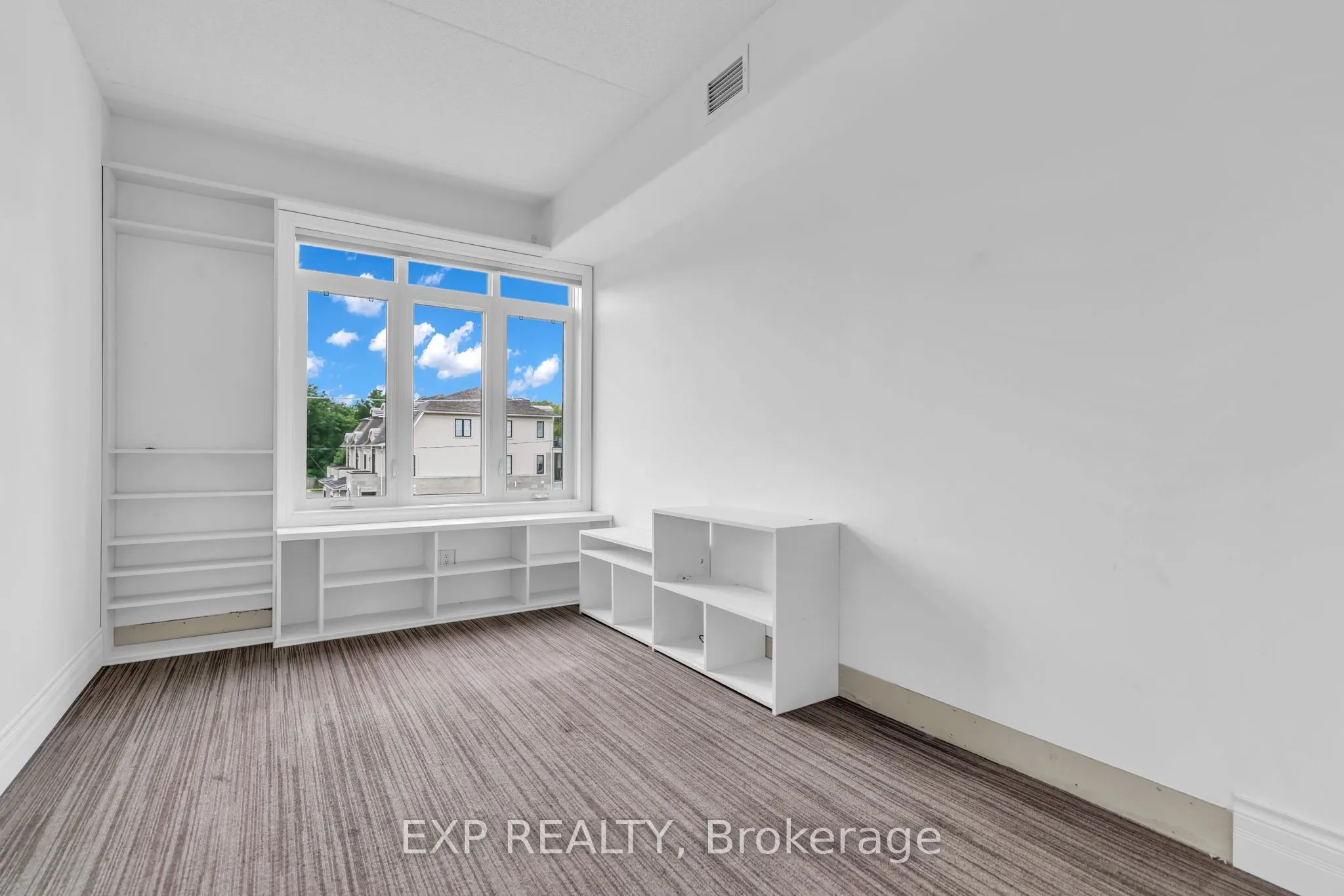 10 Bay Street E #307