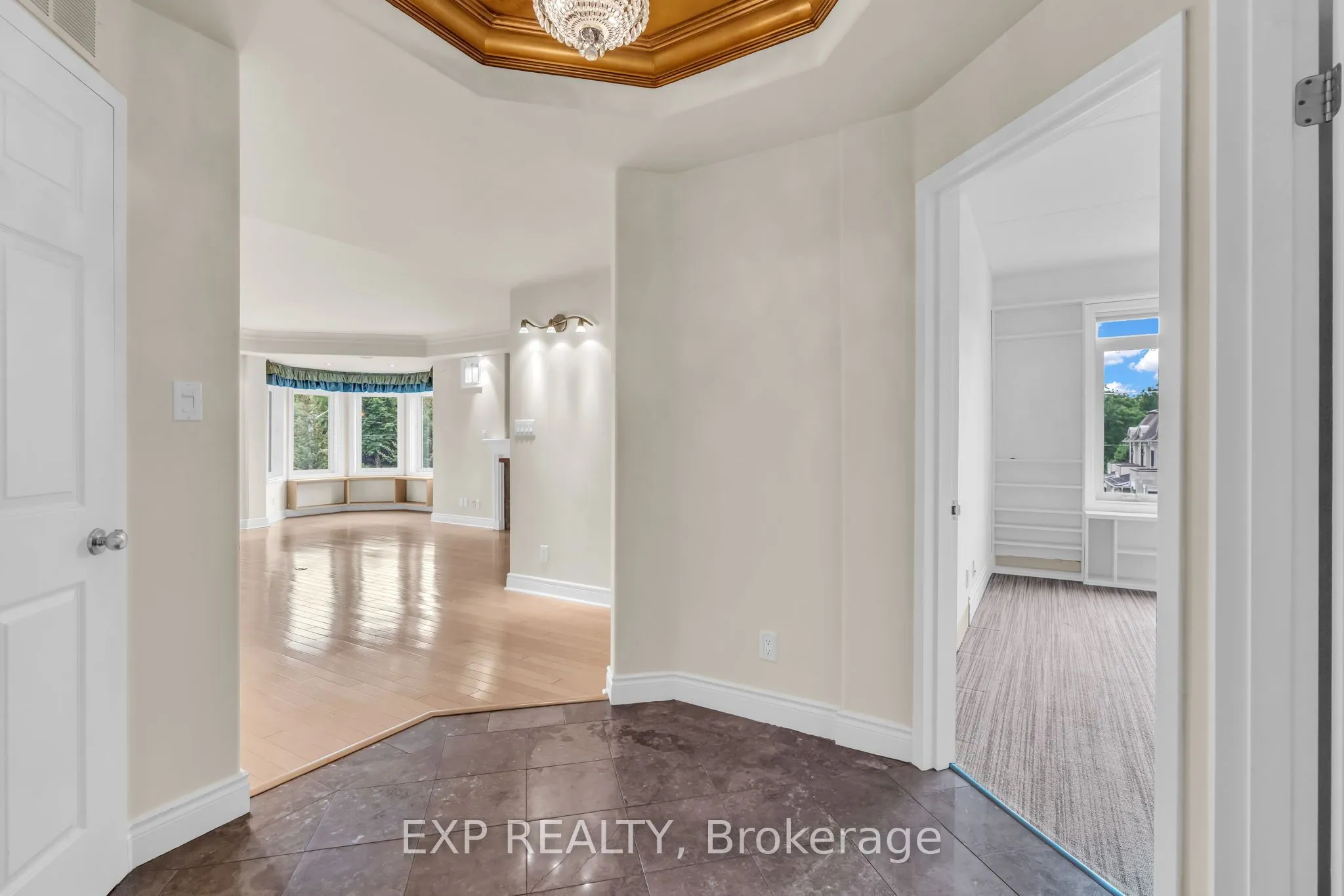 10 Bay Street E #307