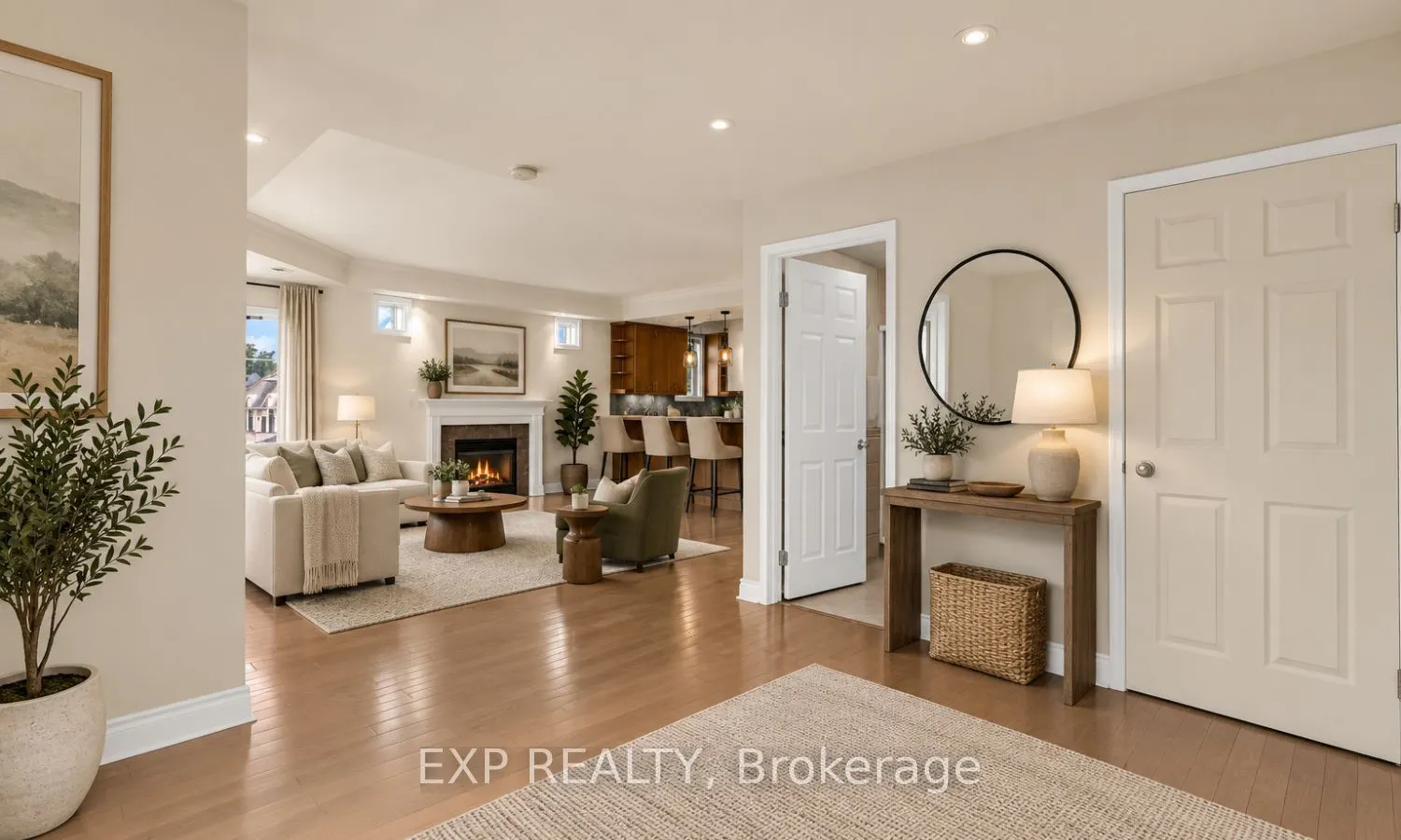 10 Bay Street E #307