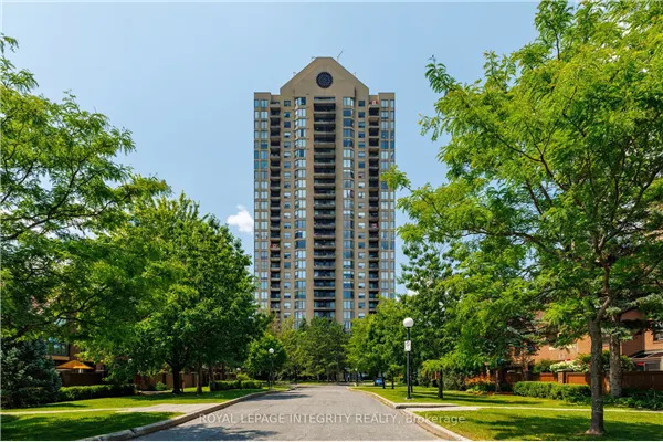 545 St Laurent Boulevard #803