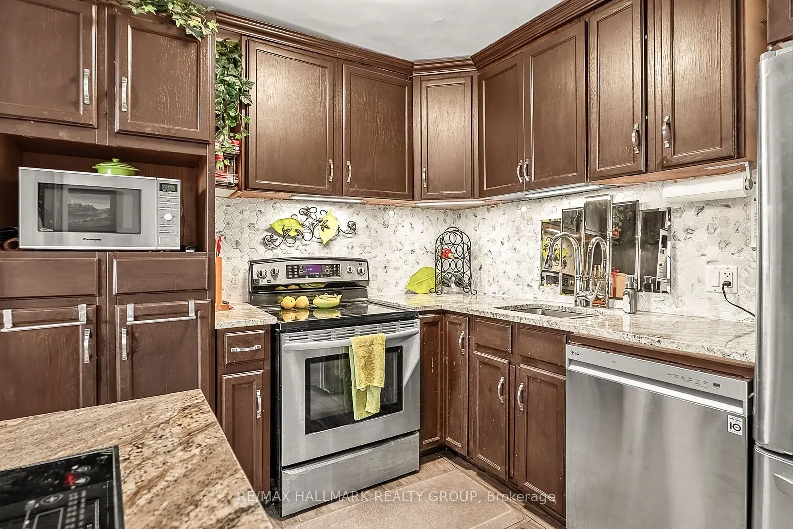 2000 JASMINE Crescent #705