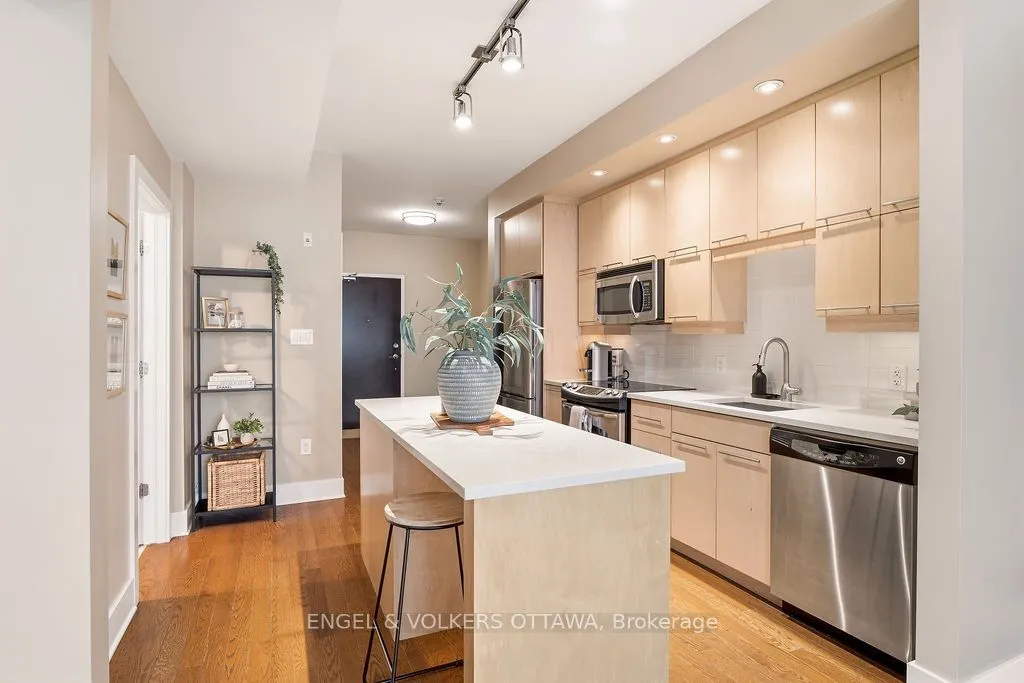 101 Richmond Road #418