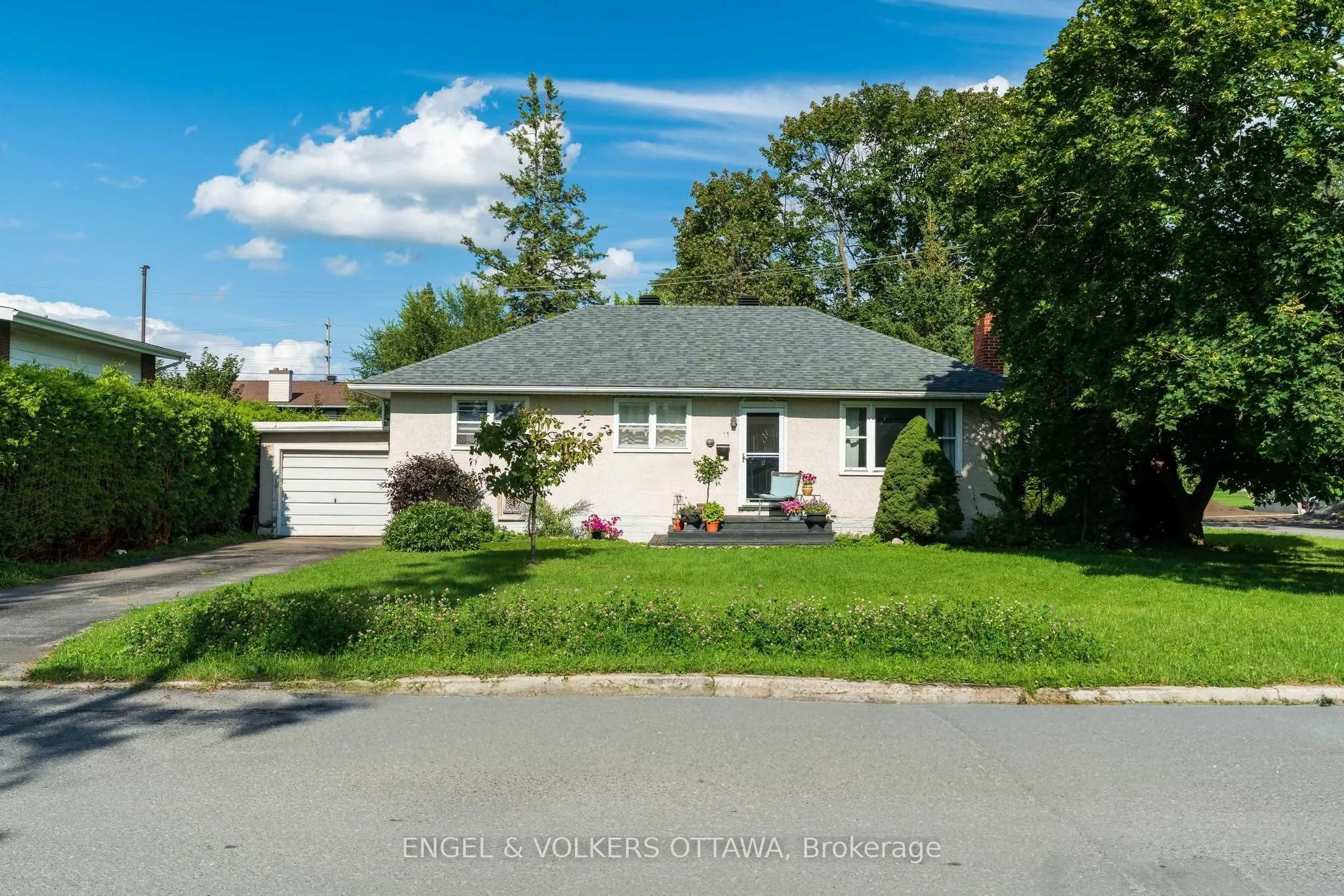 11 Hilliard Avenue