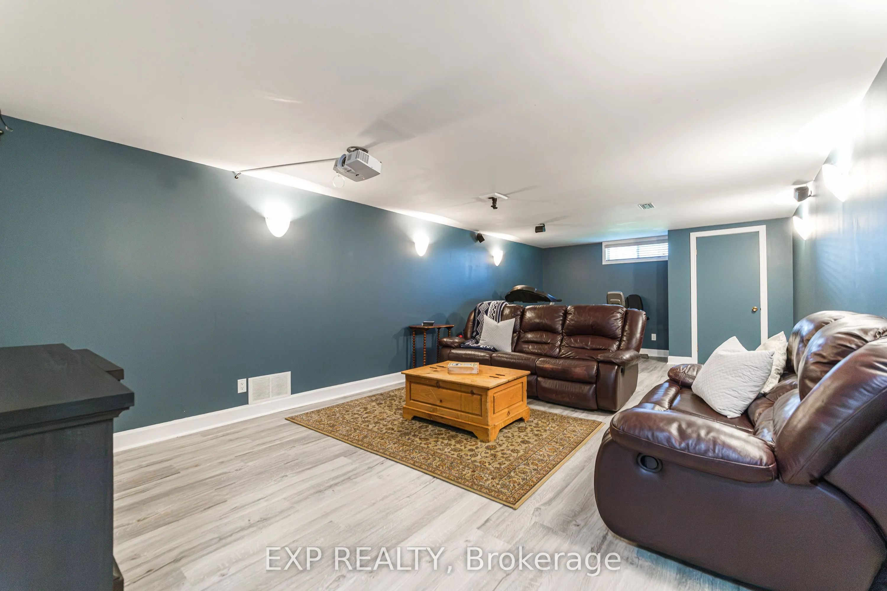 1221 Fairway Drive