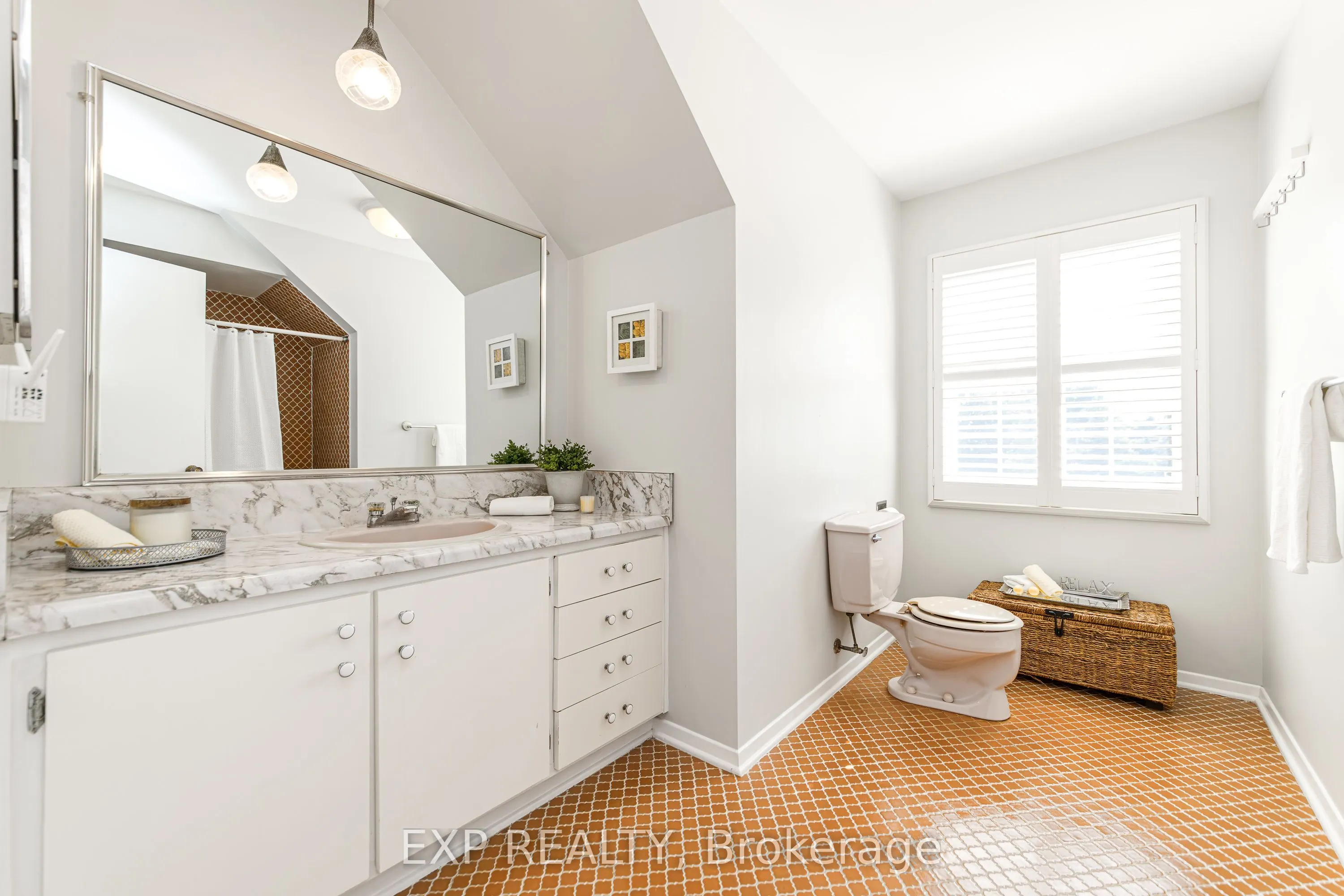 1221 Fairway Drive