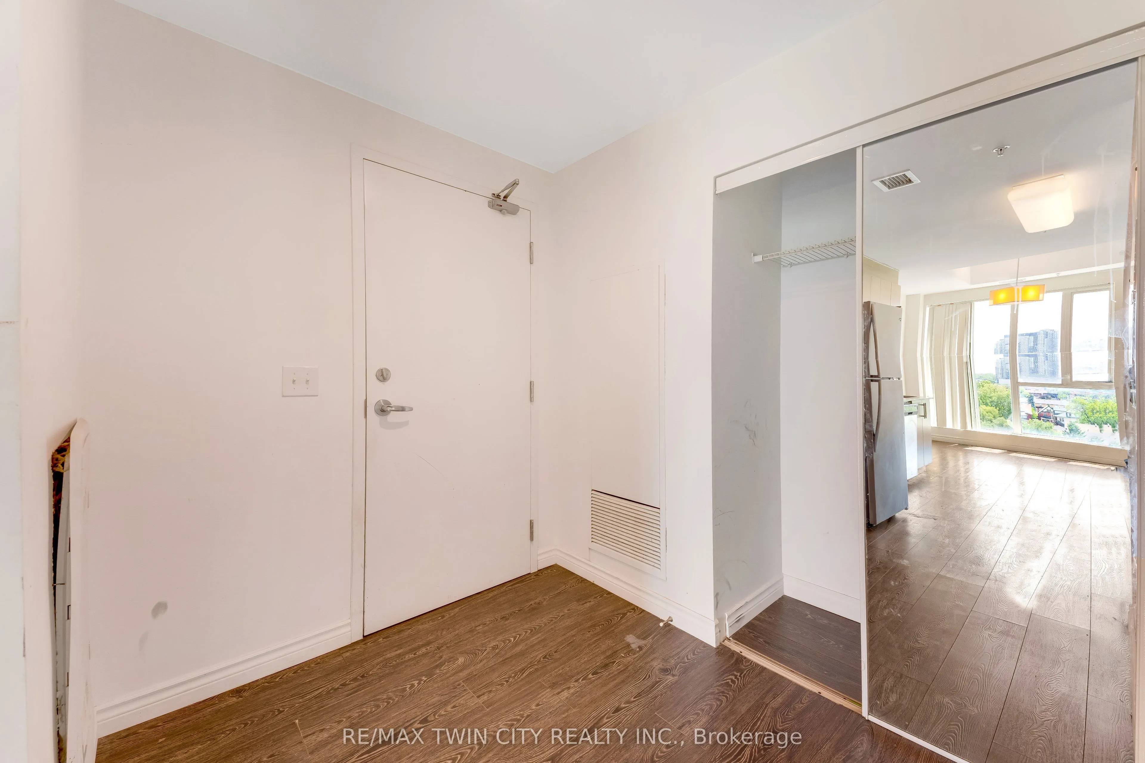 158 King Street N #802