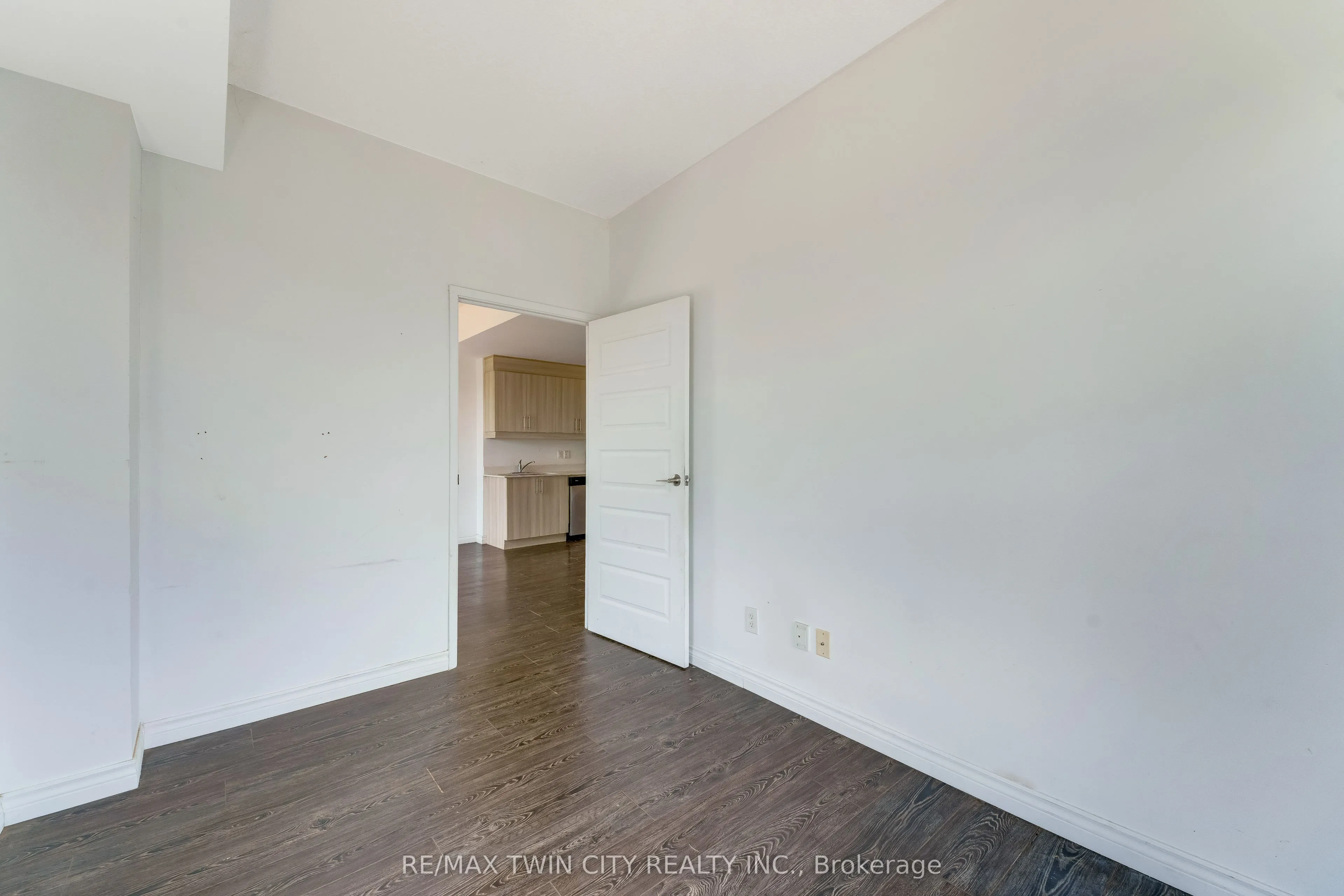 158 King Street N #802