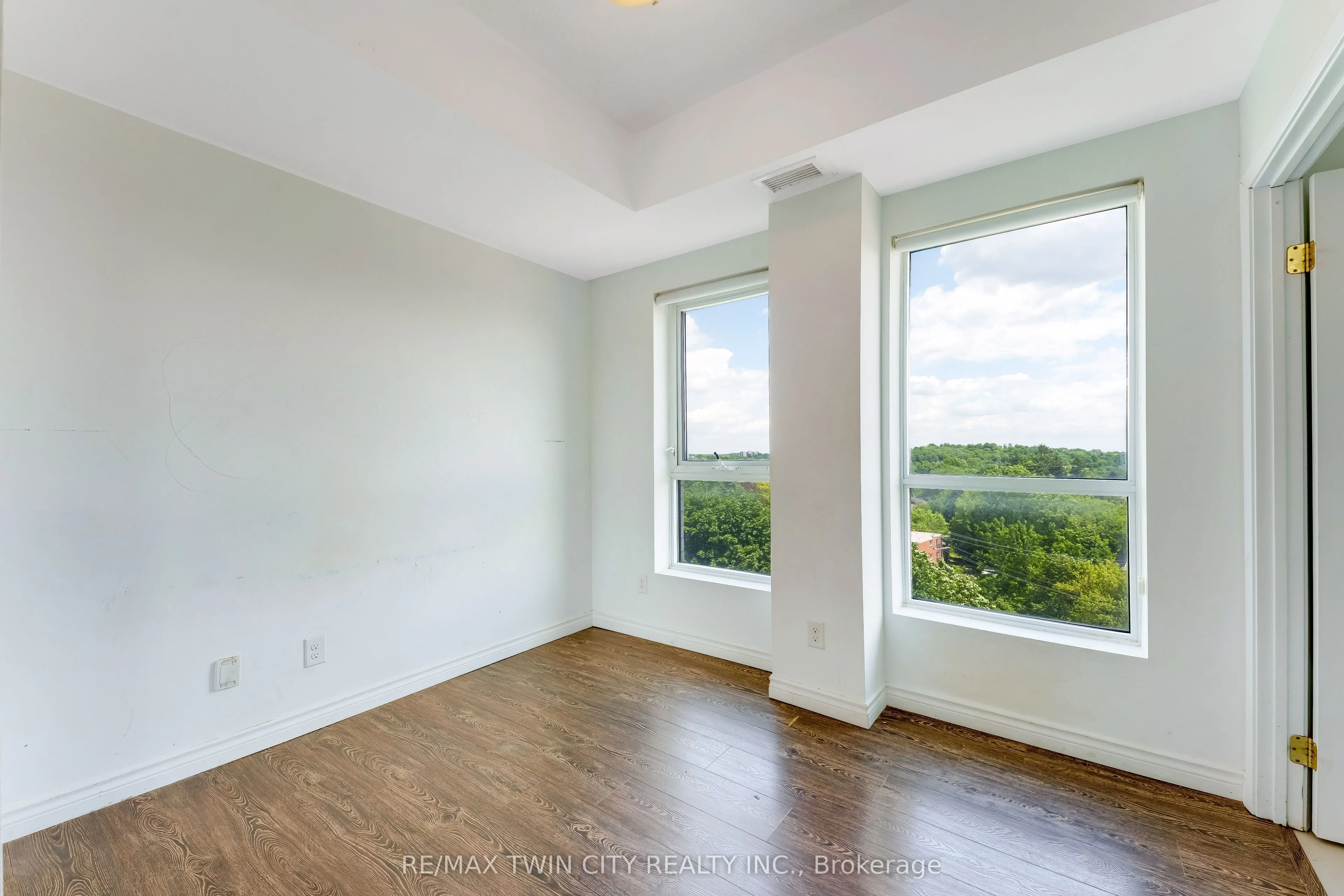 158 King Street N #802
