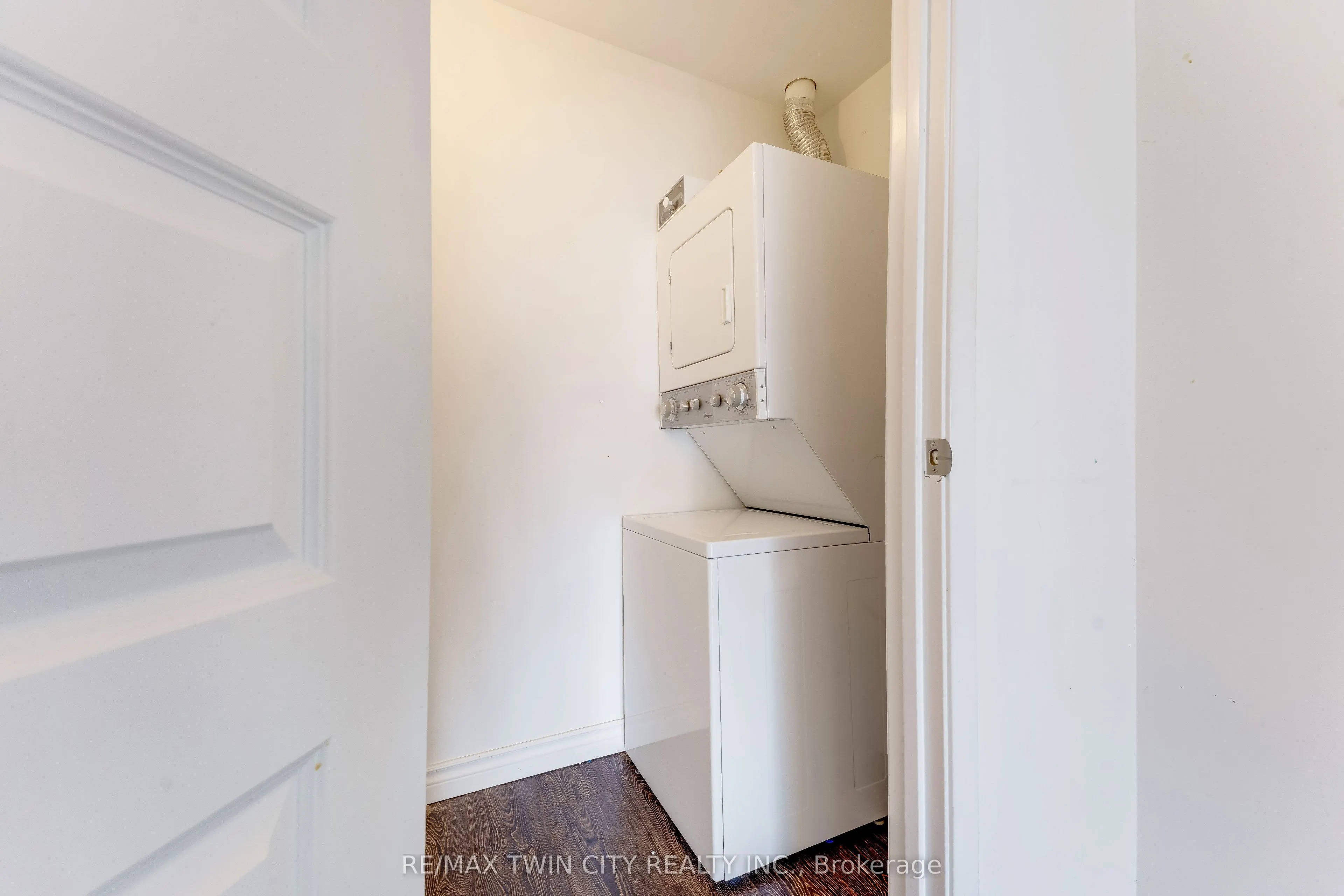158 King Street N #802