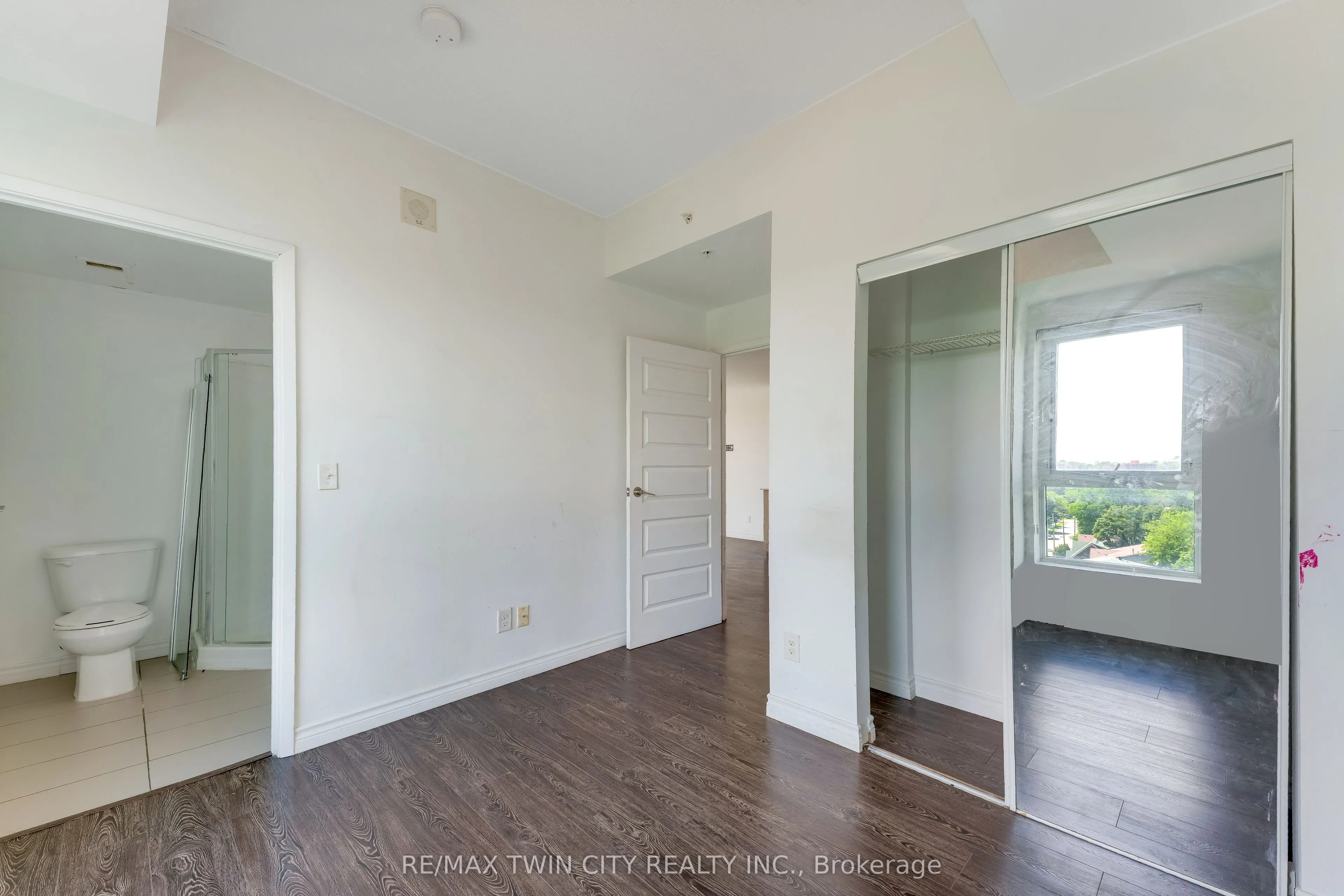 158 King Street N #802