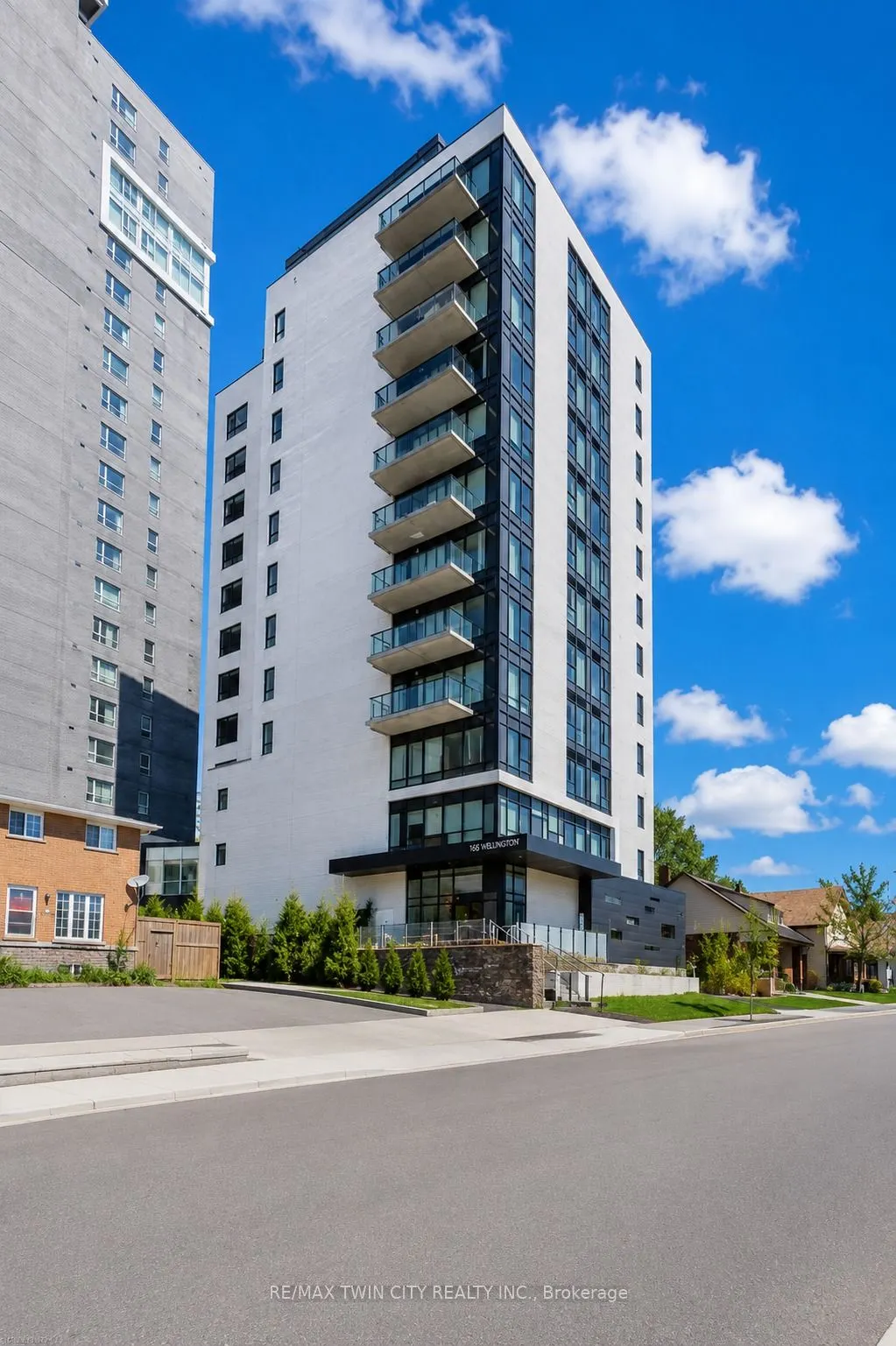 158 King Street N #802