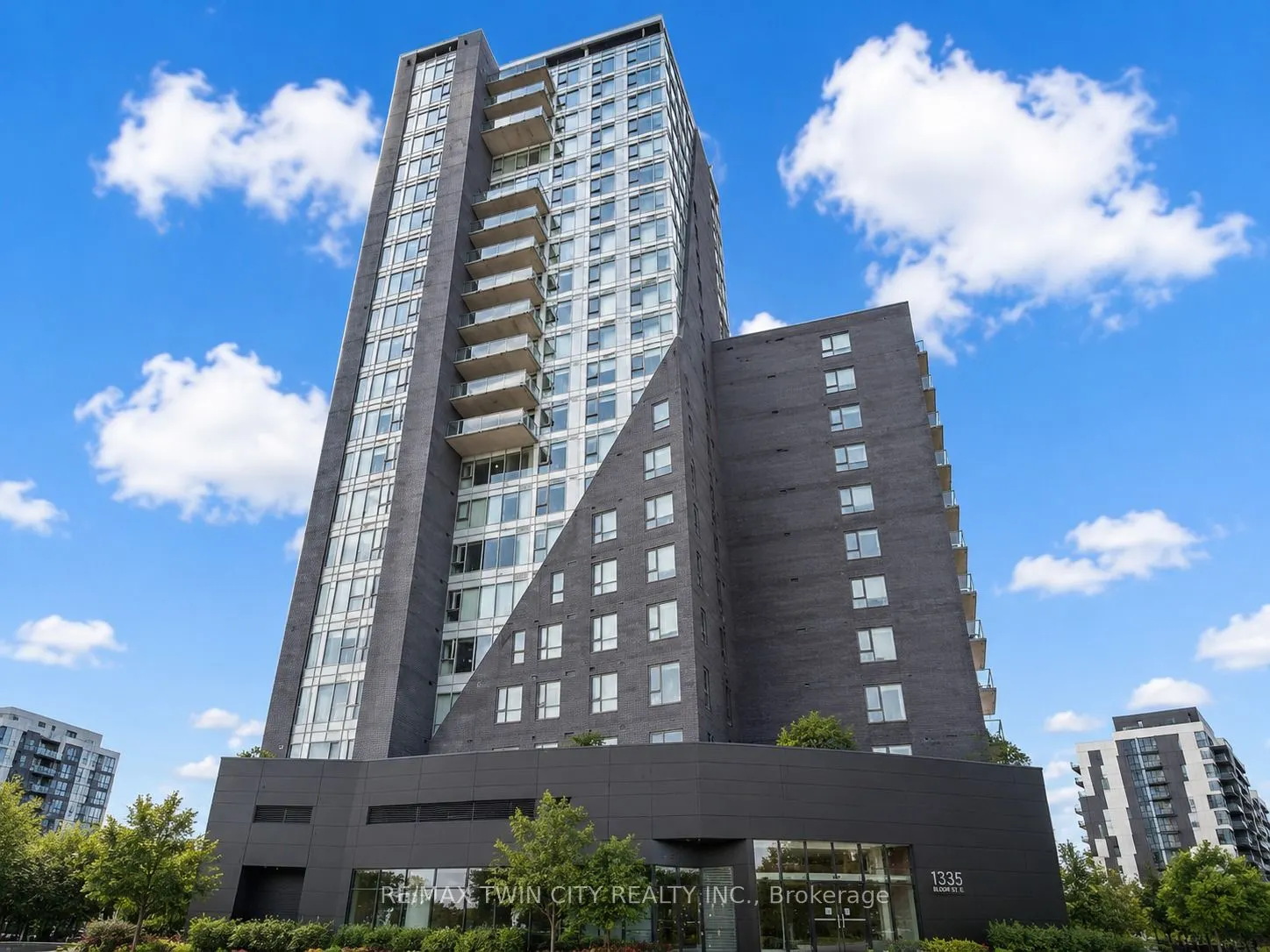 158 King Street N #802