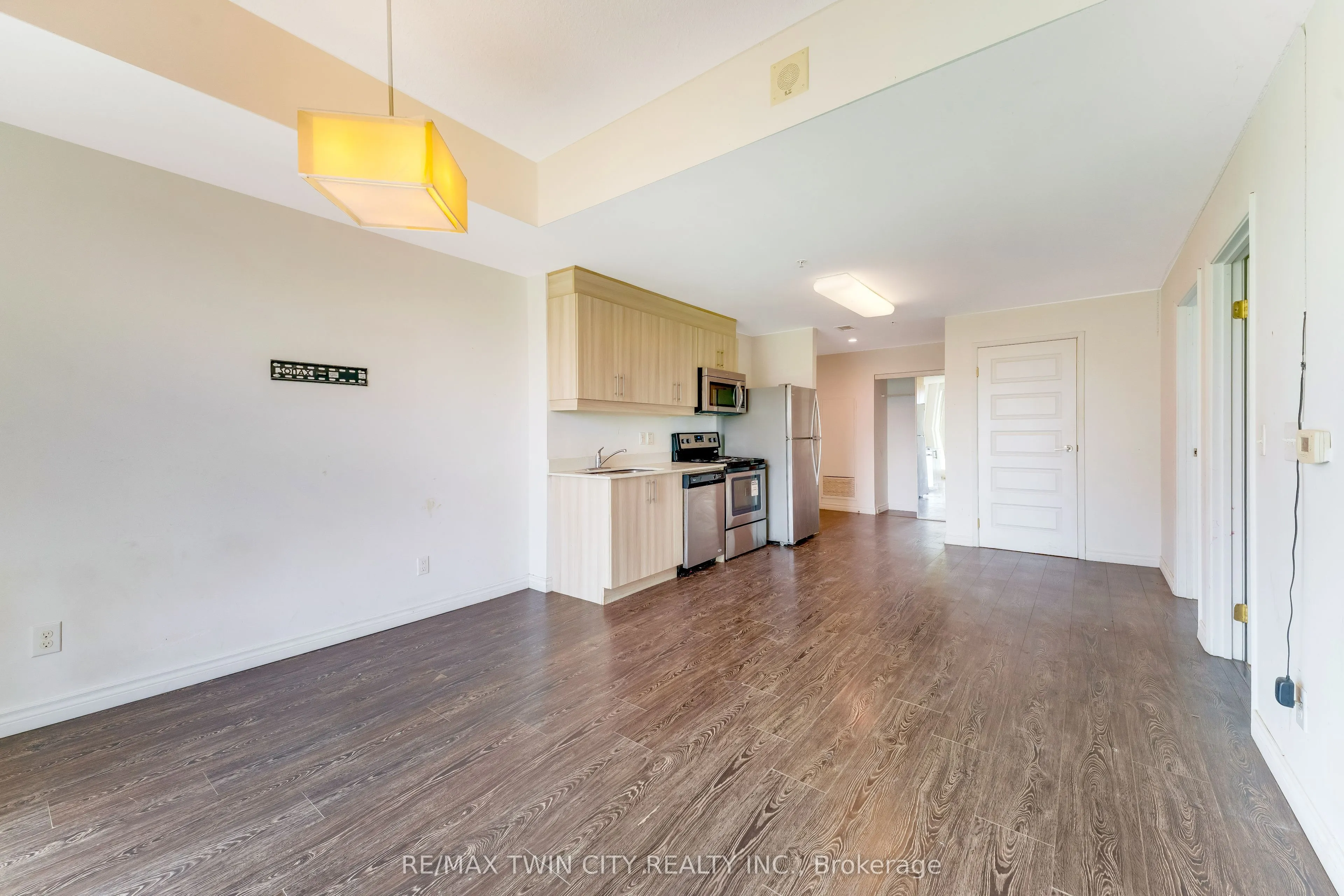 158 King Street N #802
